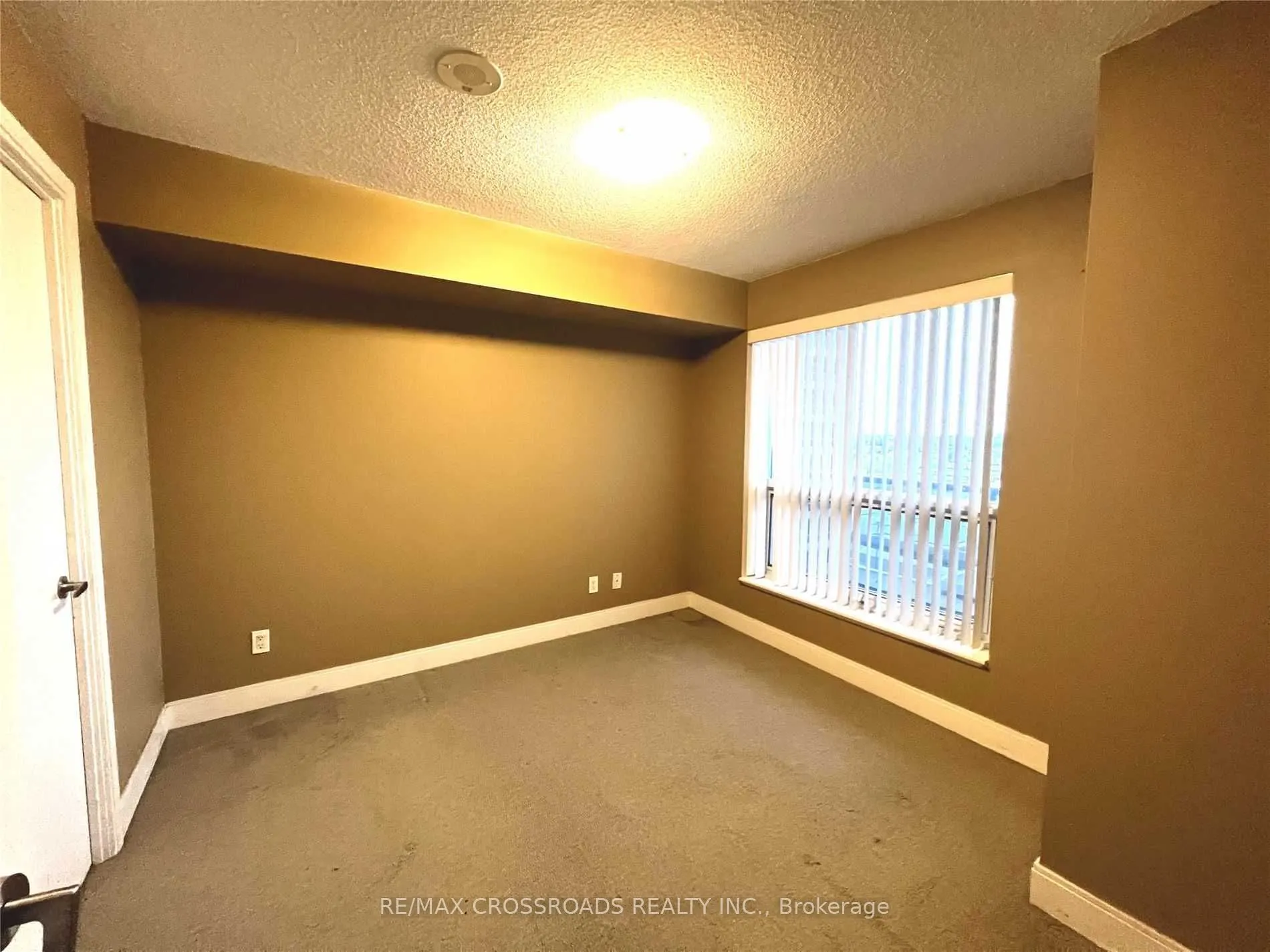 125 Village Green Square, #1001