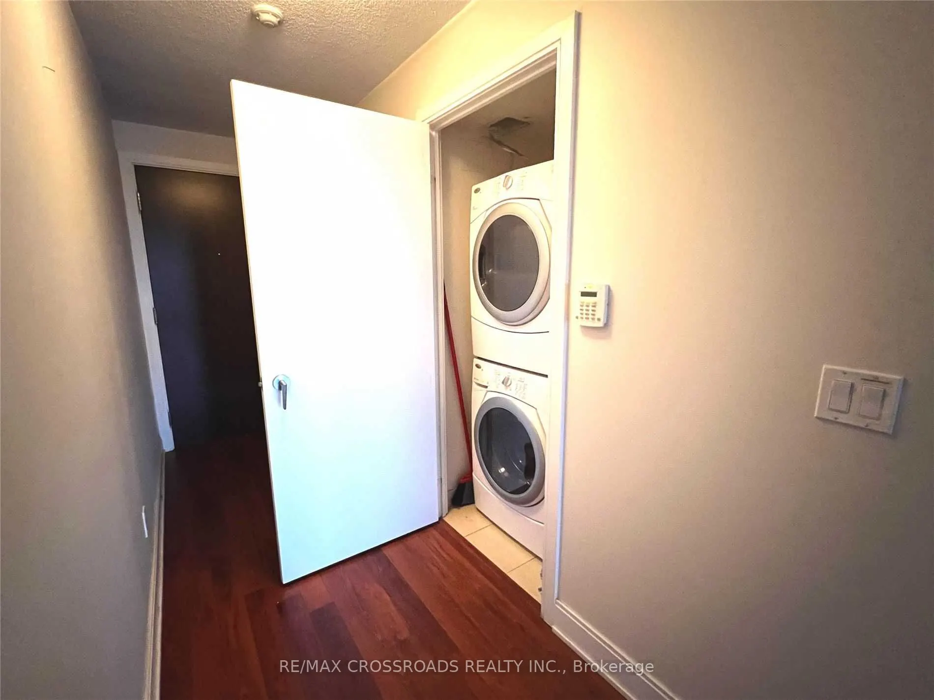 125 Village Green Square, #1001