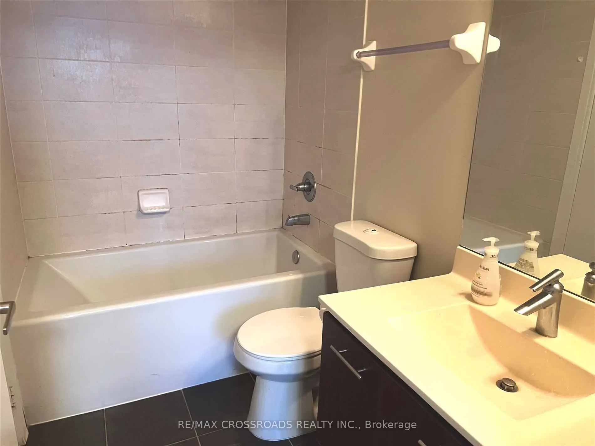 125 Village Green Square, #1001