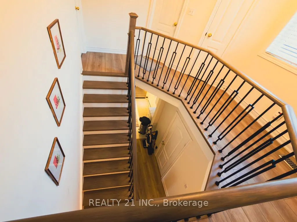 35 Markwood Crescent W