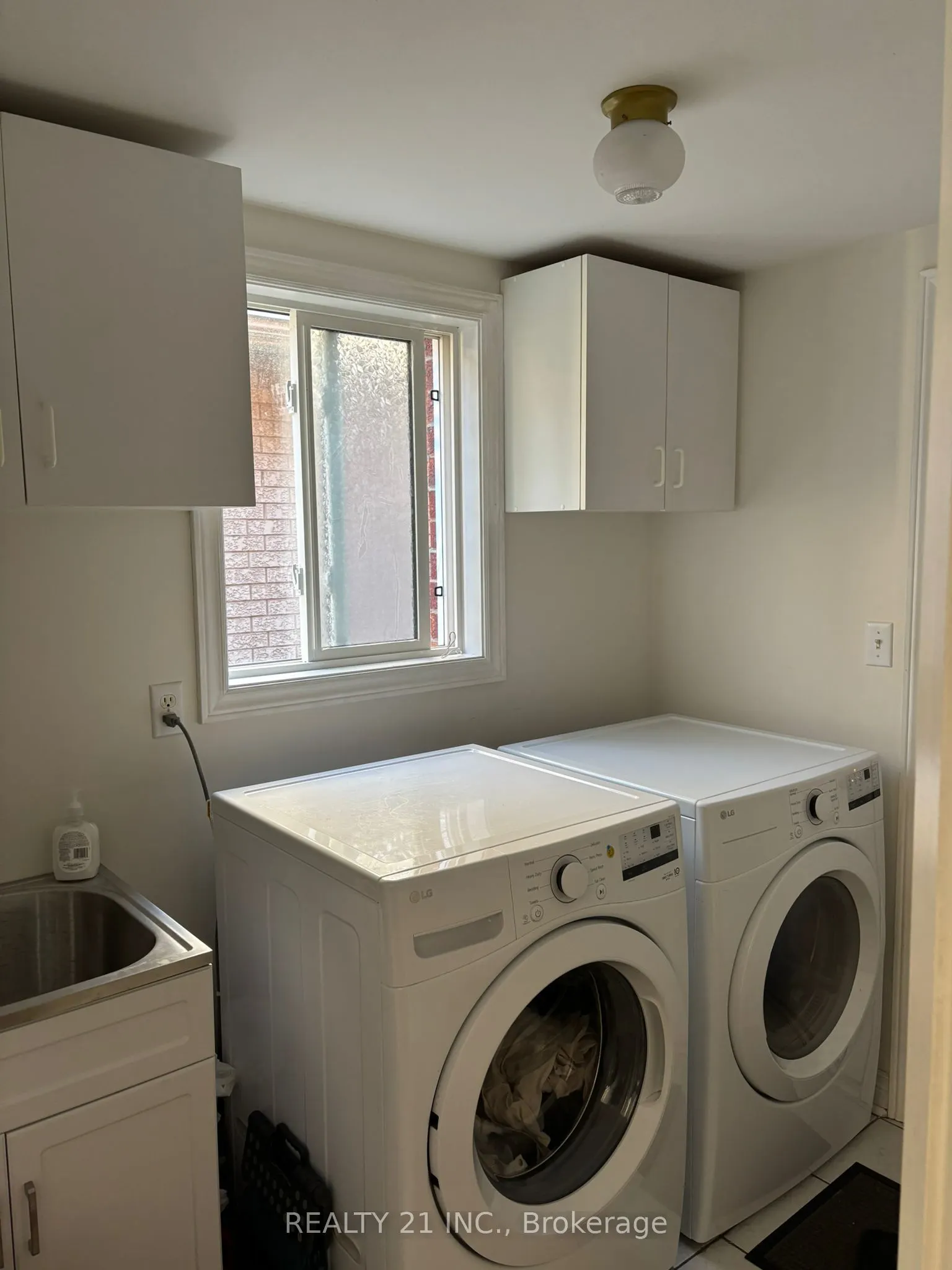 35 Markwood Crescent W