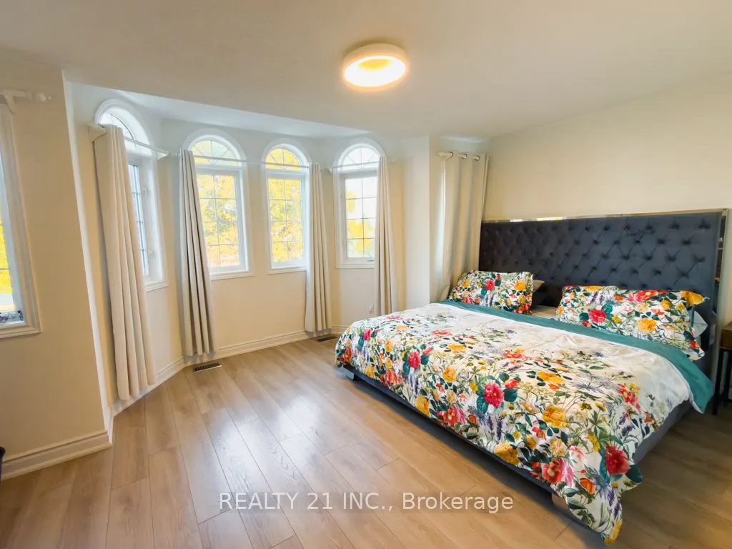 35 Markwood Crescent W