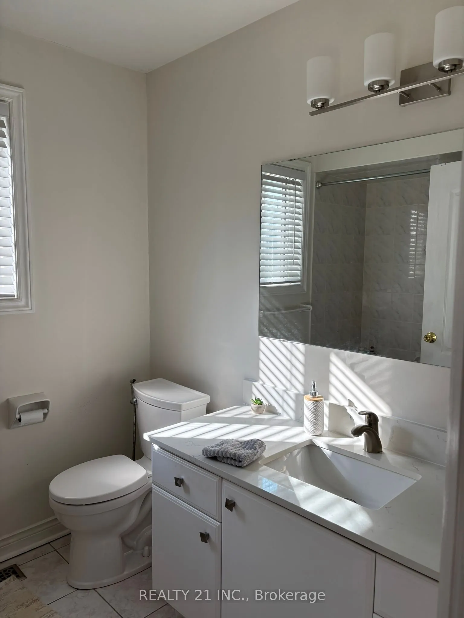 35 Markwood Crescent W