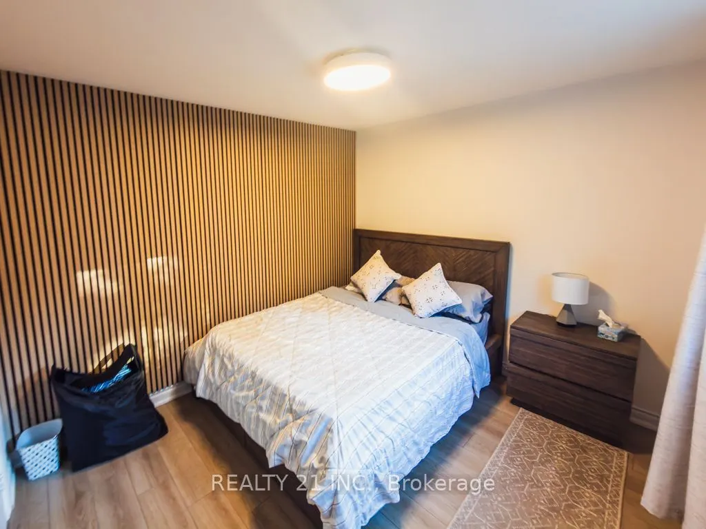 35 Markwood Crescent W