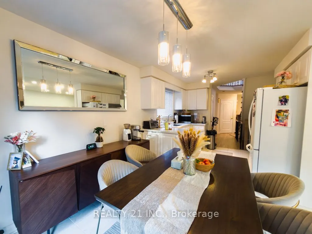 35 Markwood Crescent W