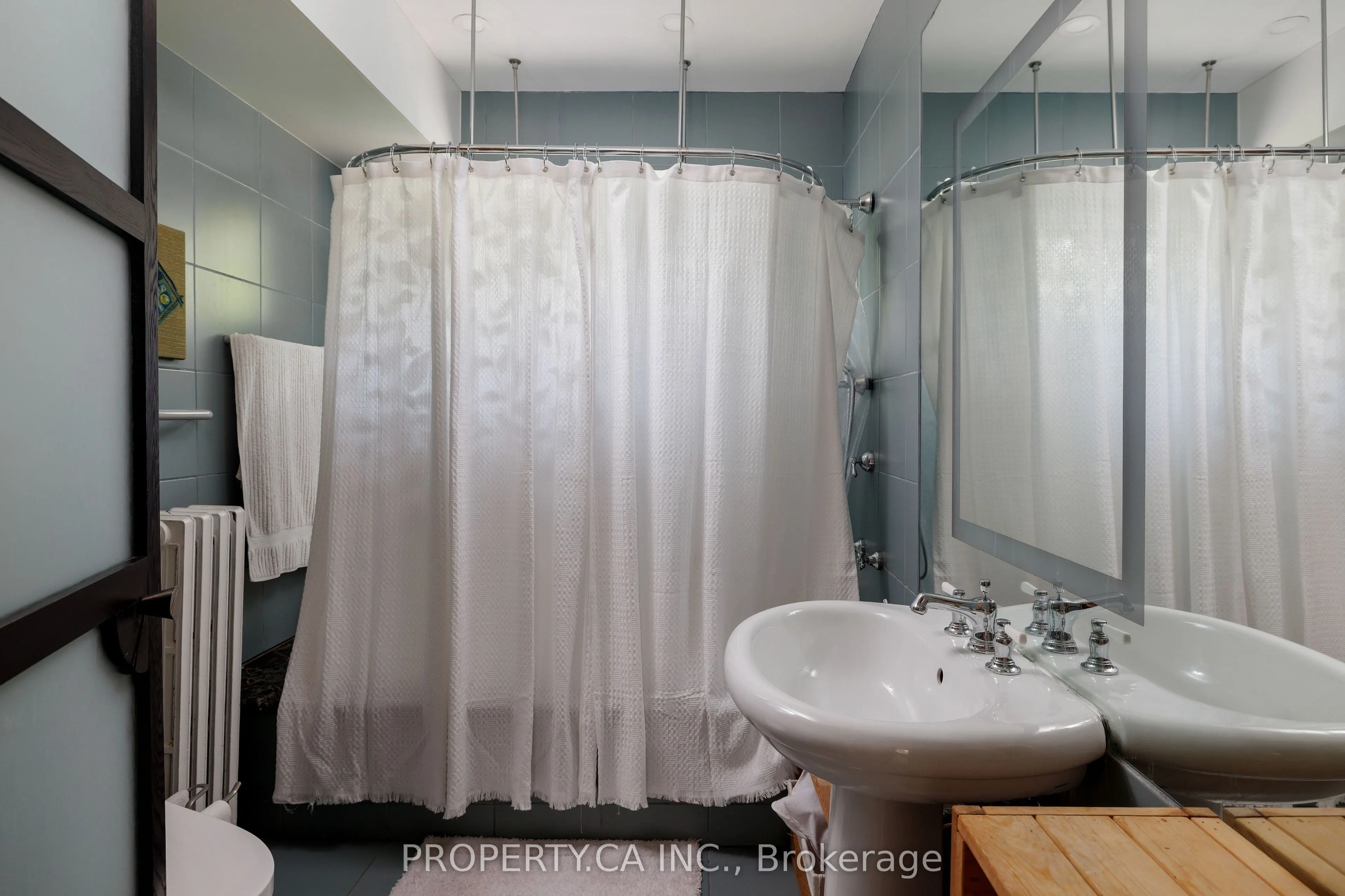 52 Wineva Avenue, #Upper