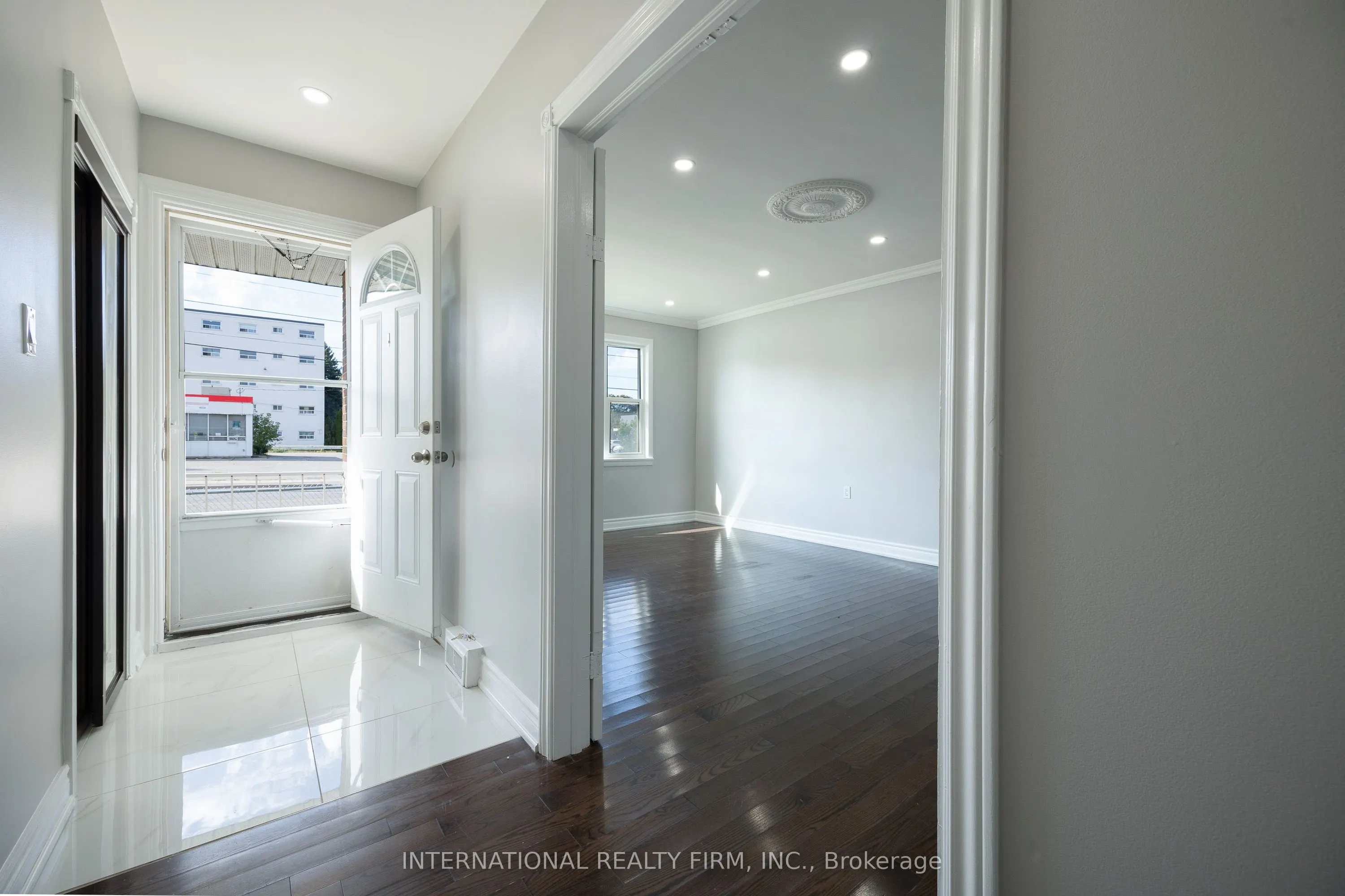 345 Park Road S, #Main Level