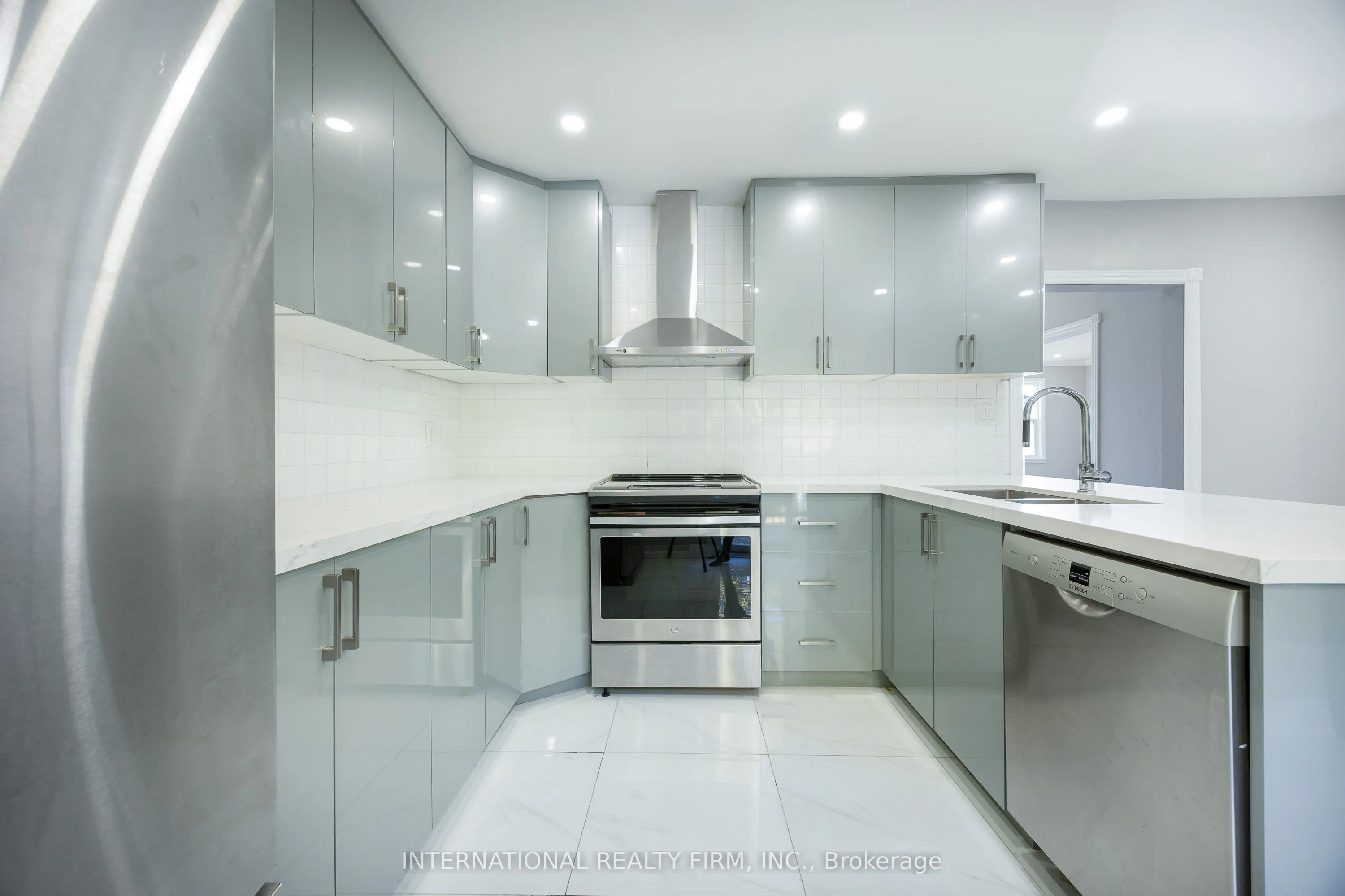 345 Park Road S, #Main Level