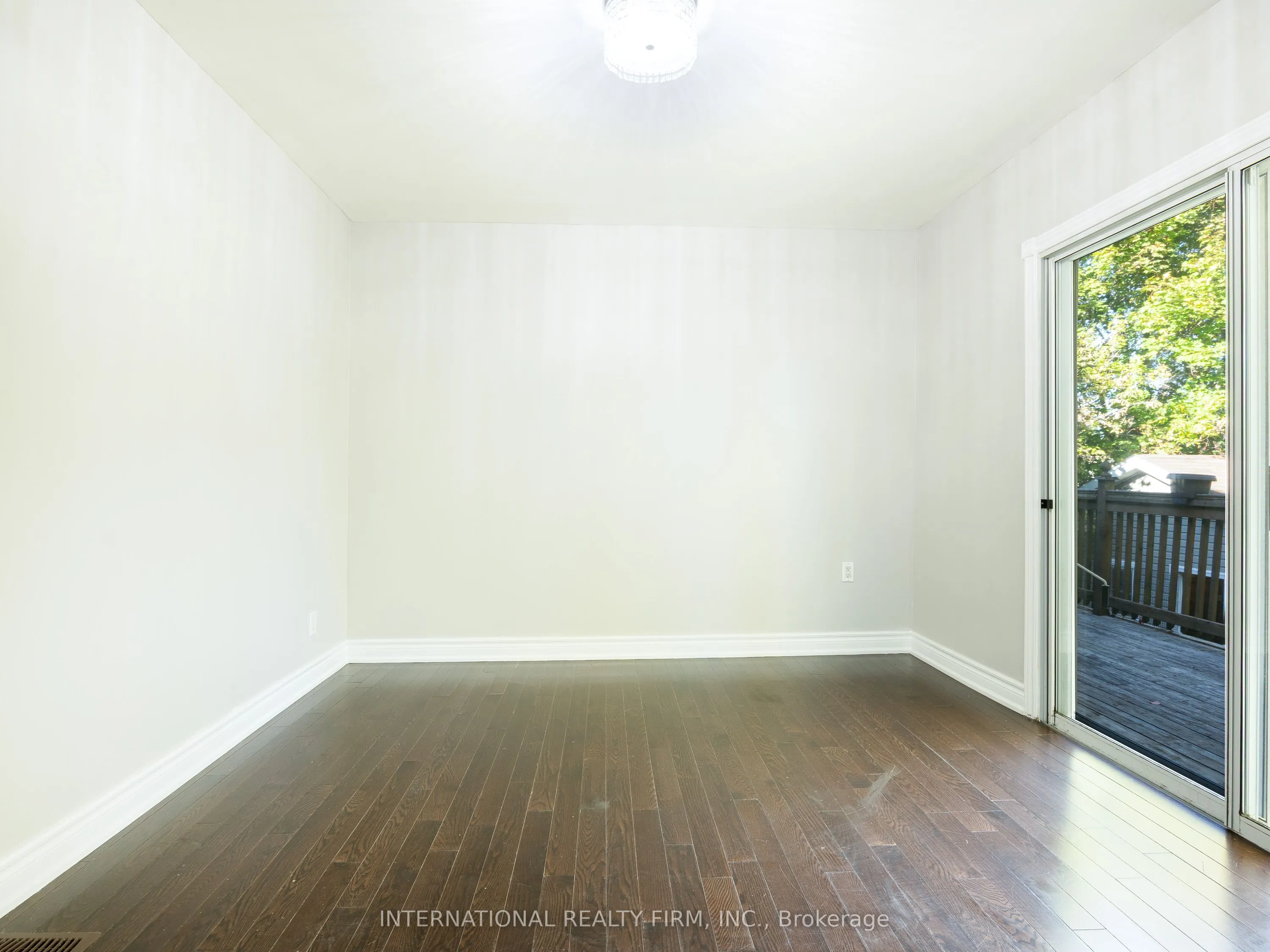 345 Park Road S, #Main Level