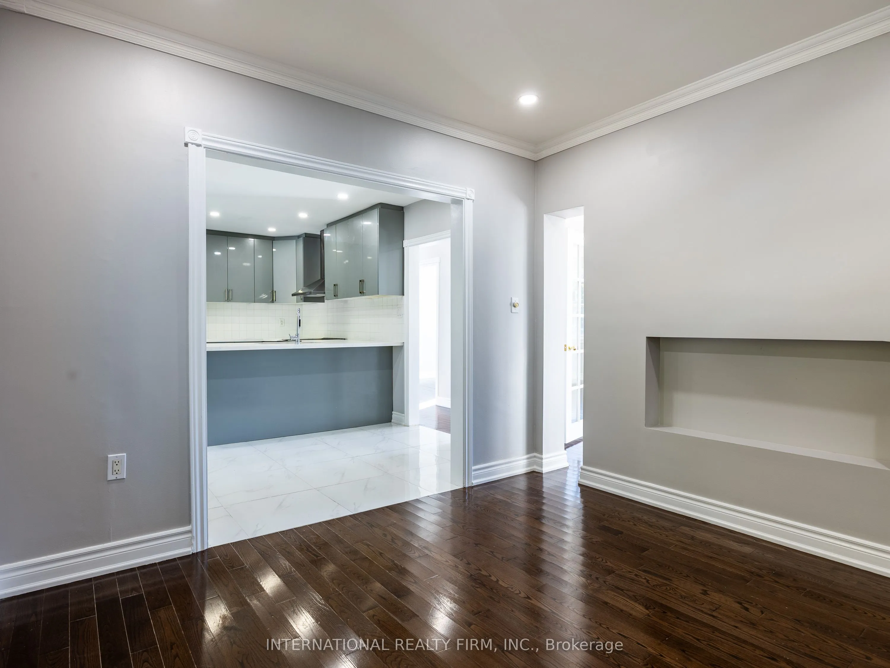 345 Park Road S, #Main Level