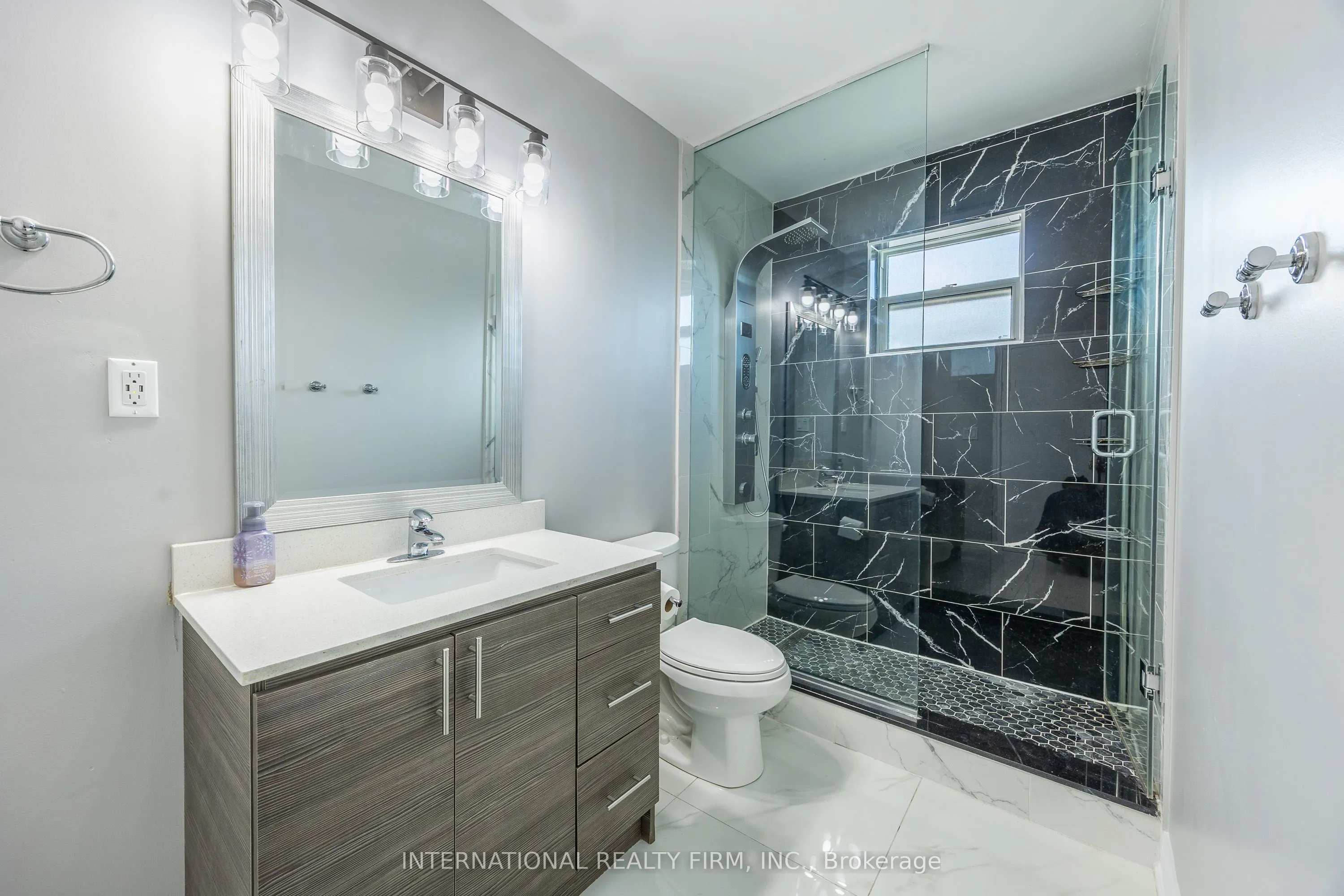 345 Park Road S, #Main Level