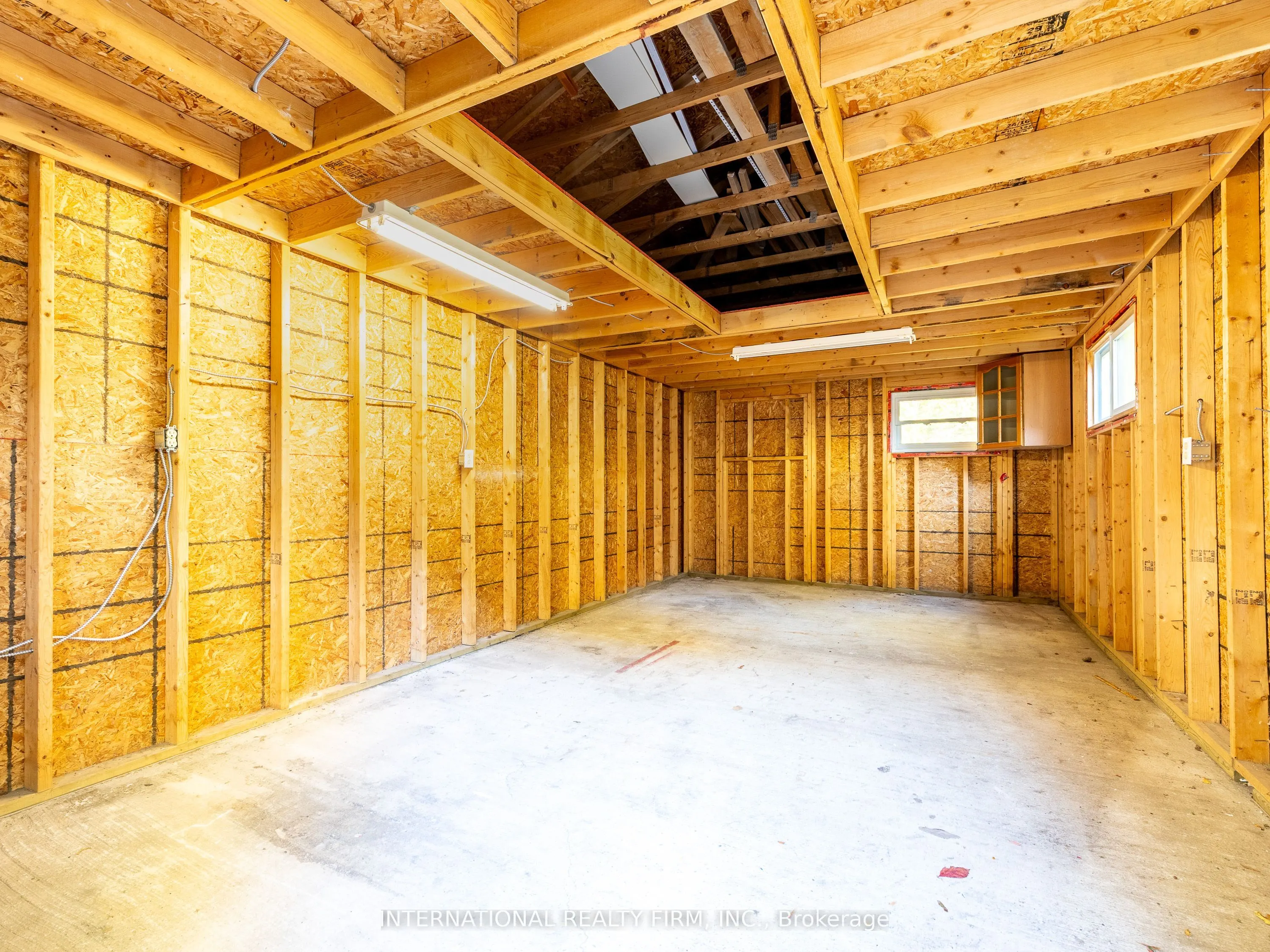 345 Park Road S, #Main Level