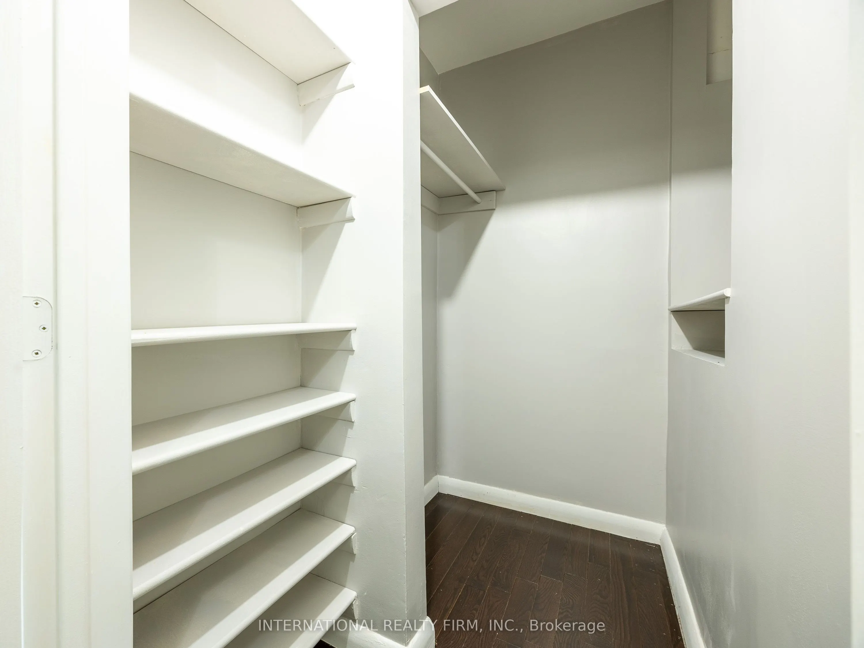 345 Park Road S, #Main Level