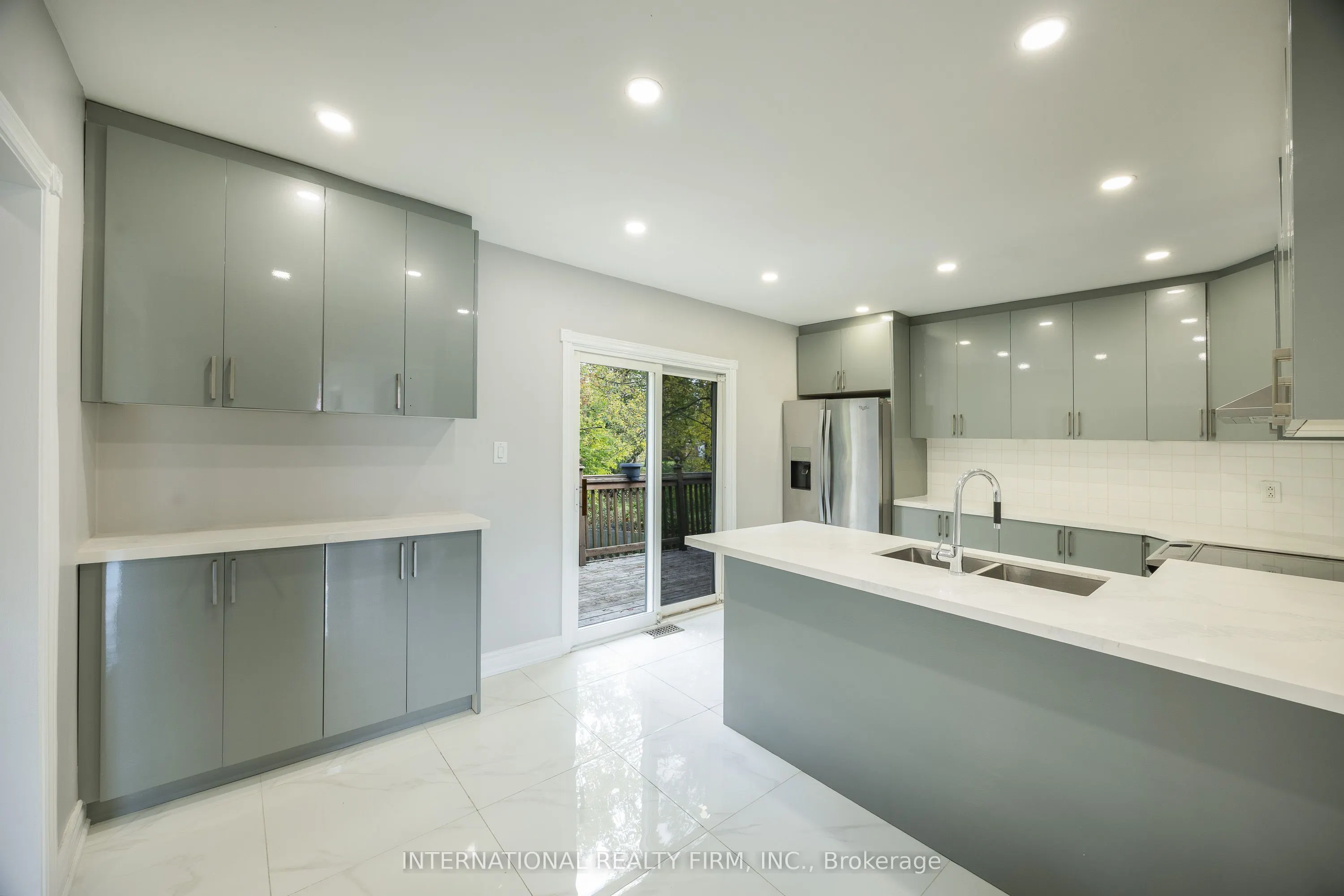 345 Park Road S, #Main Level