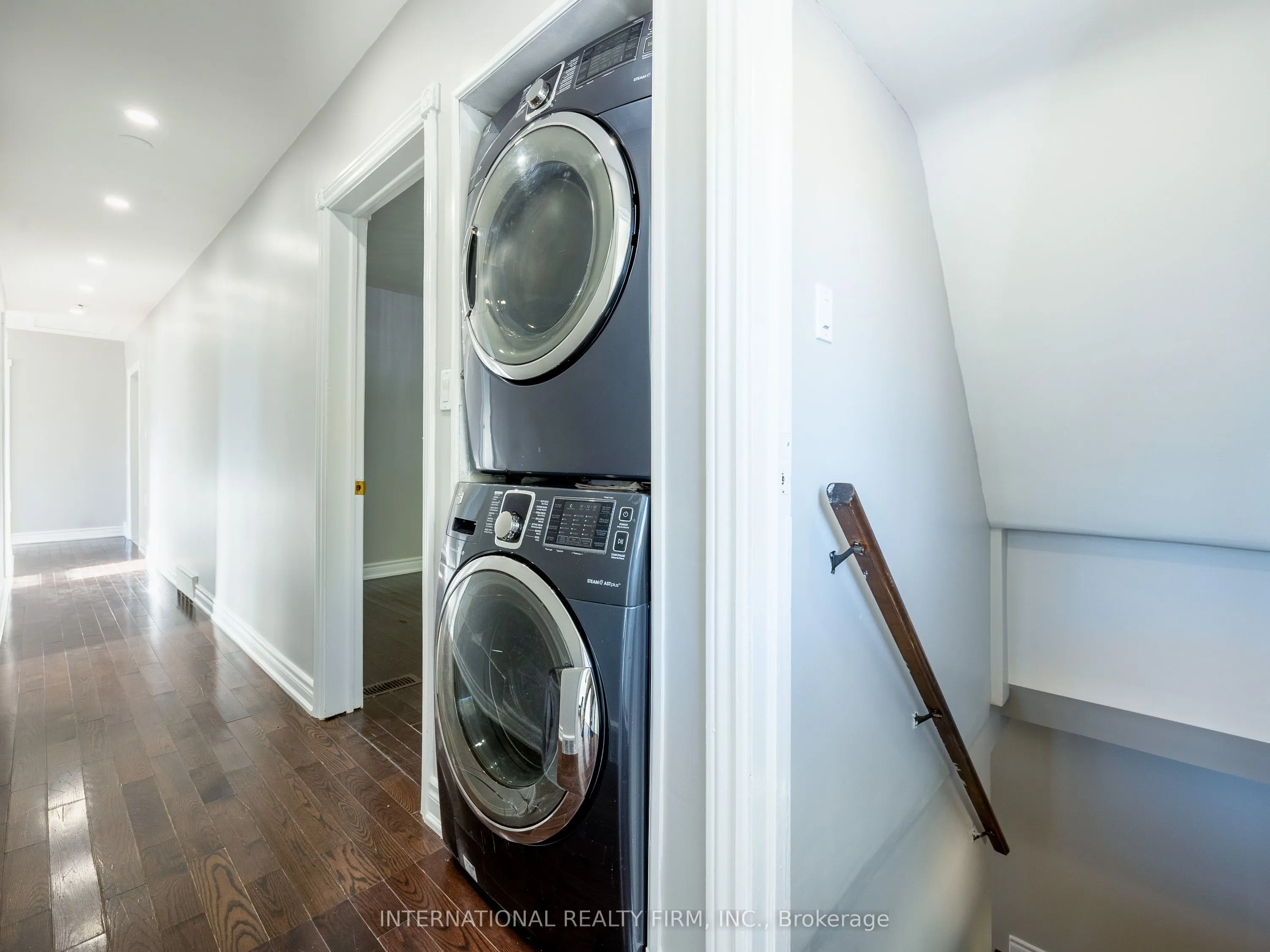 345 Park Road S, #Main Level