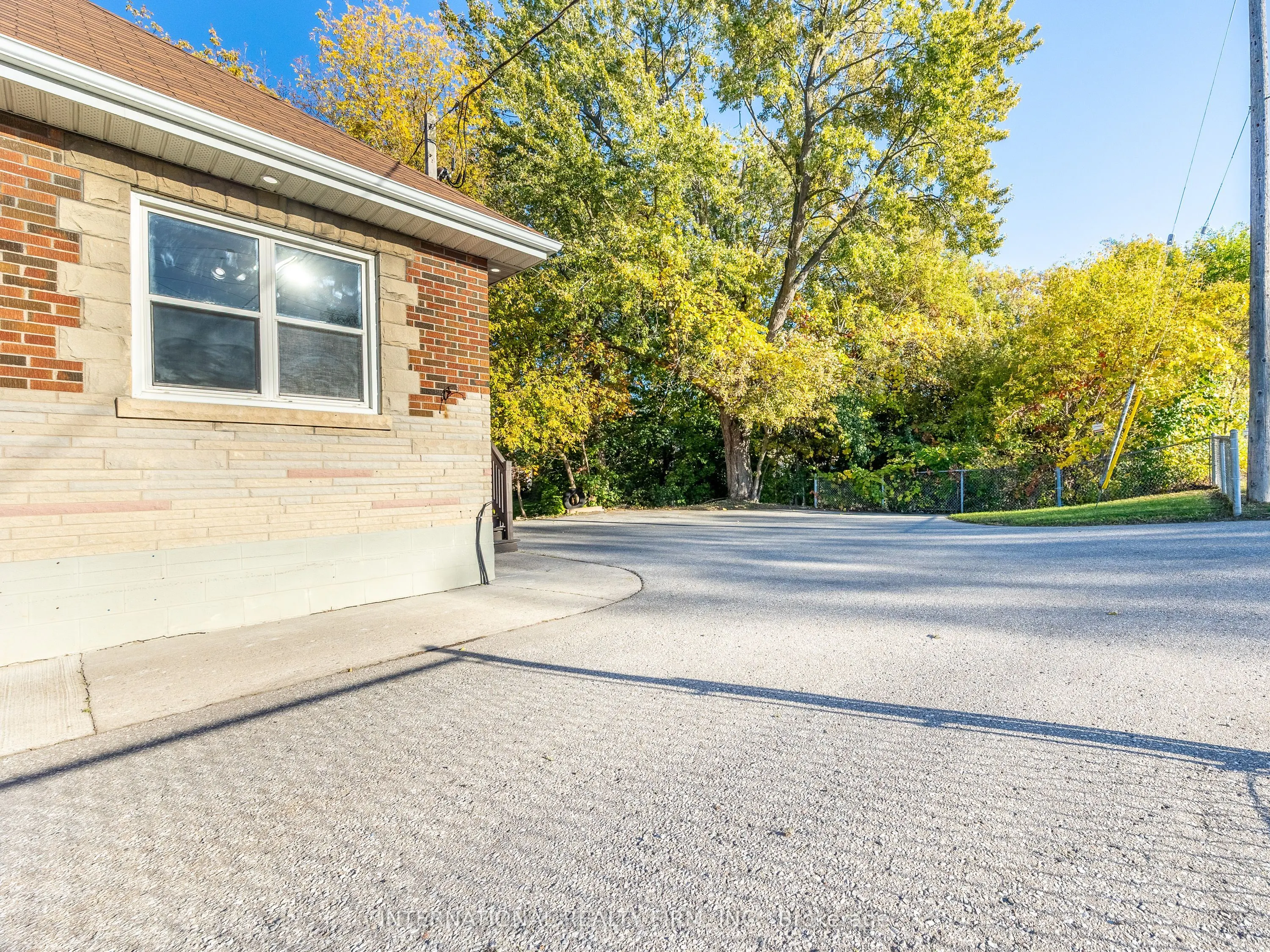 345 Park Road S, #Main Level