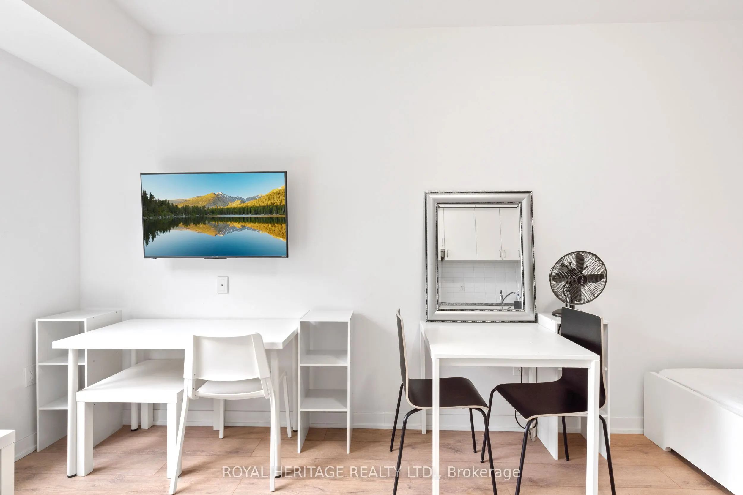 1800 Simcoe Street N, #307