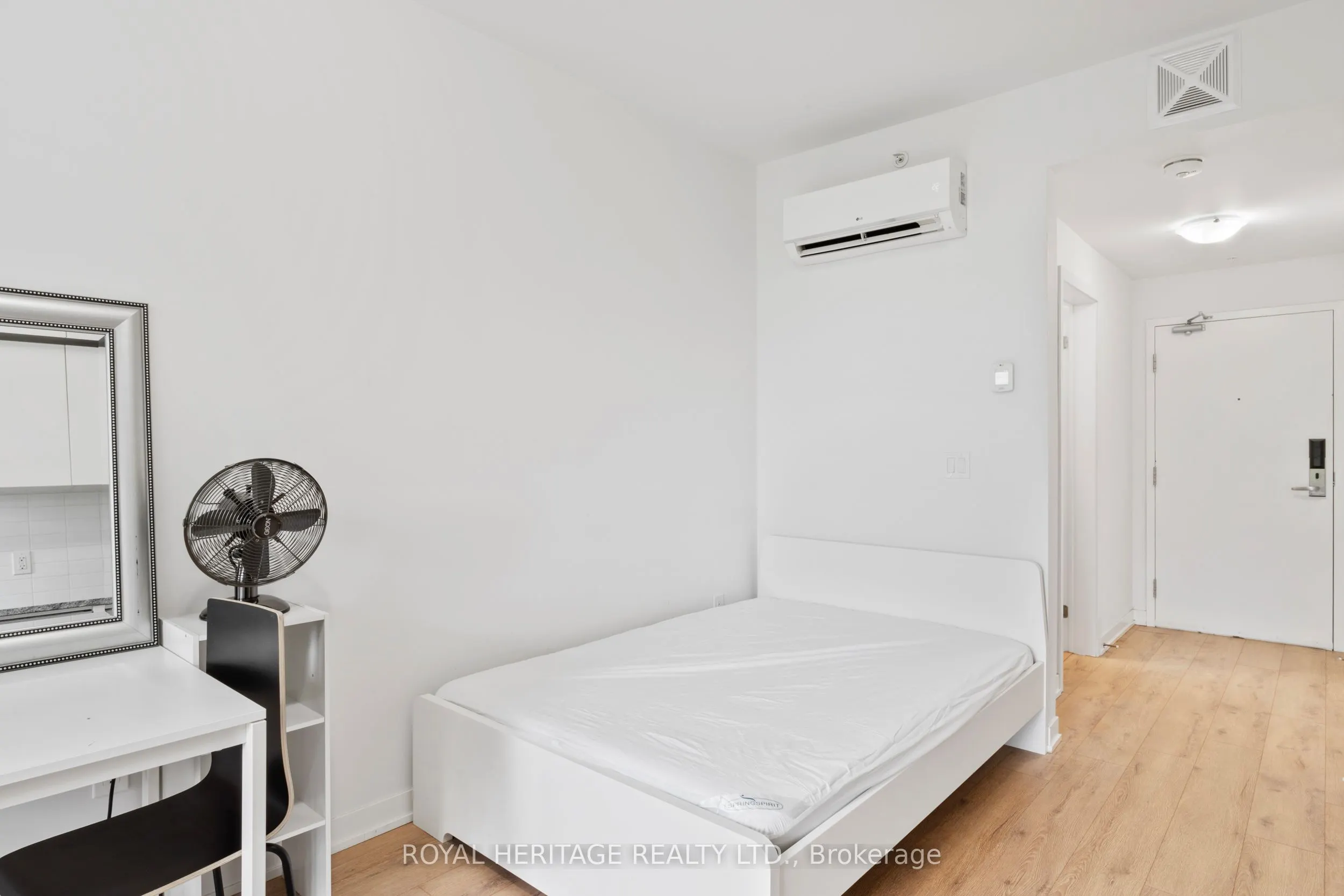 1800 Simcoe Street N, #307