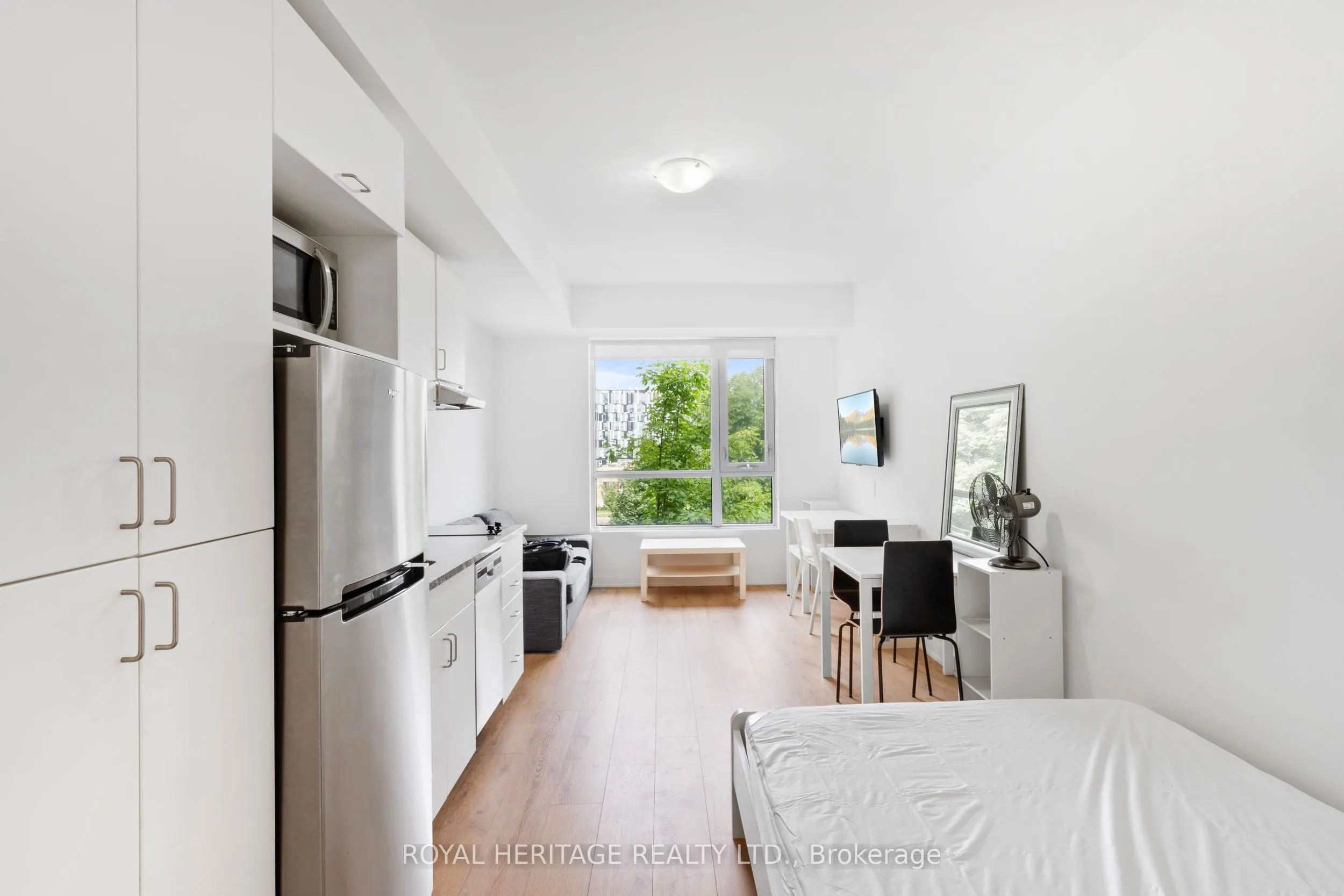 1800 Simcoe Street N, #307