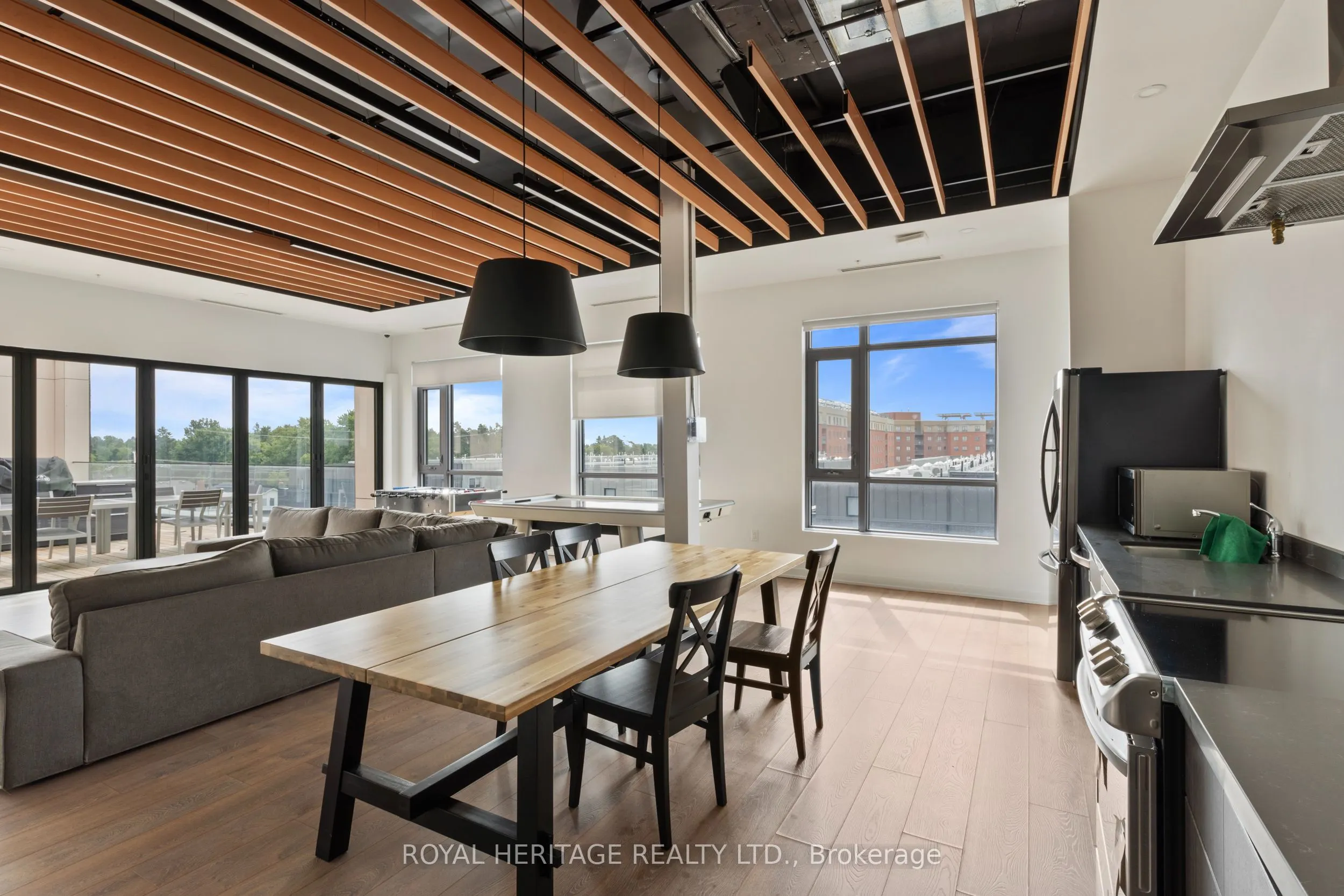 1800 Simcoe Street N, #307