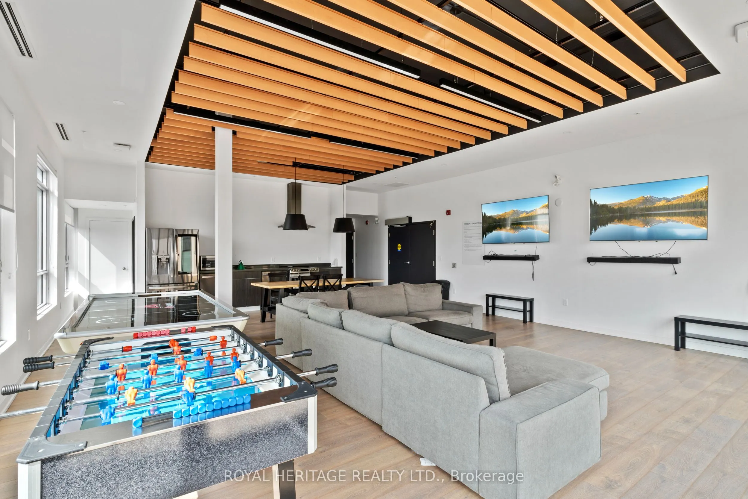 1800 Simcoe Street N, #307