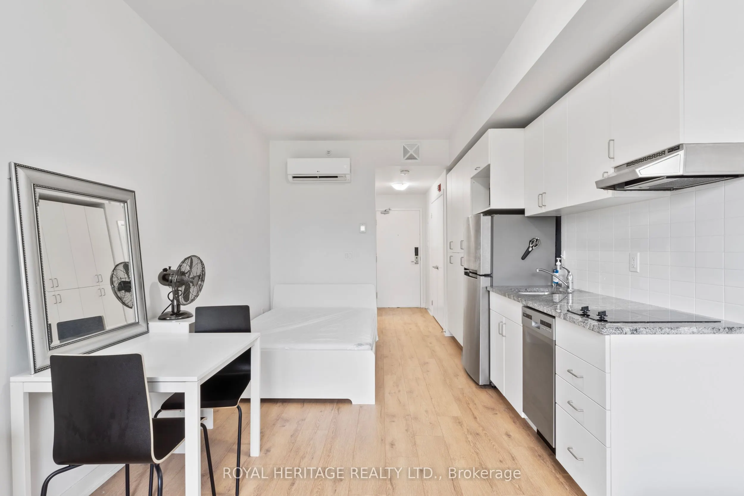 1800 Simcoe Street N, #307