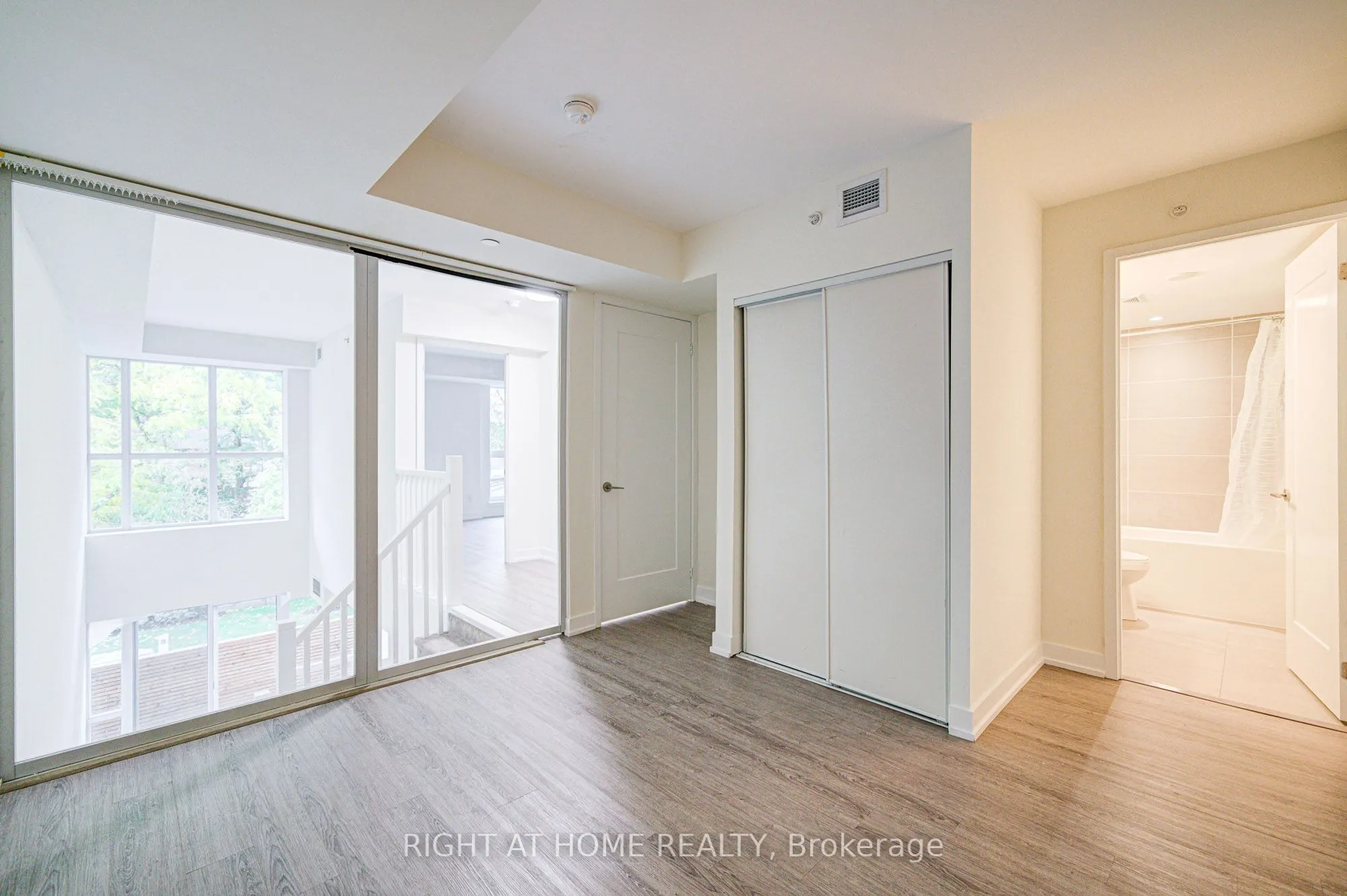 1350 Kingston Road #Th03
