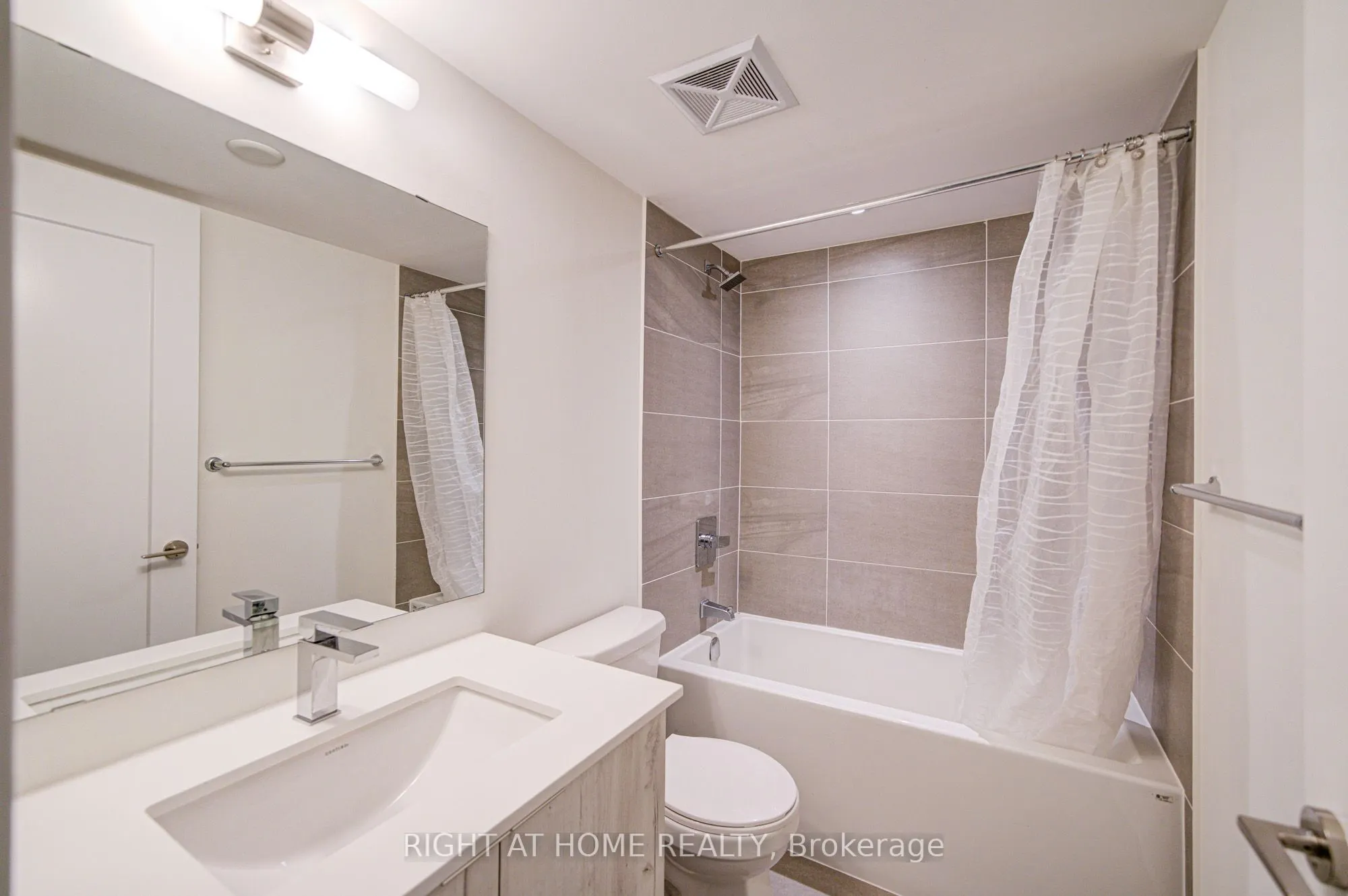 1350 Kingston Road, #Th03