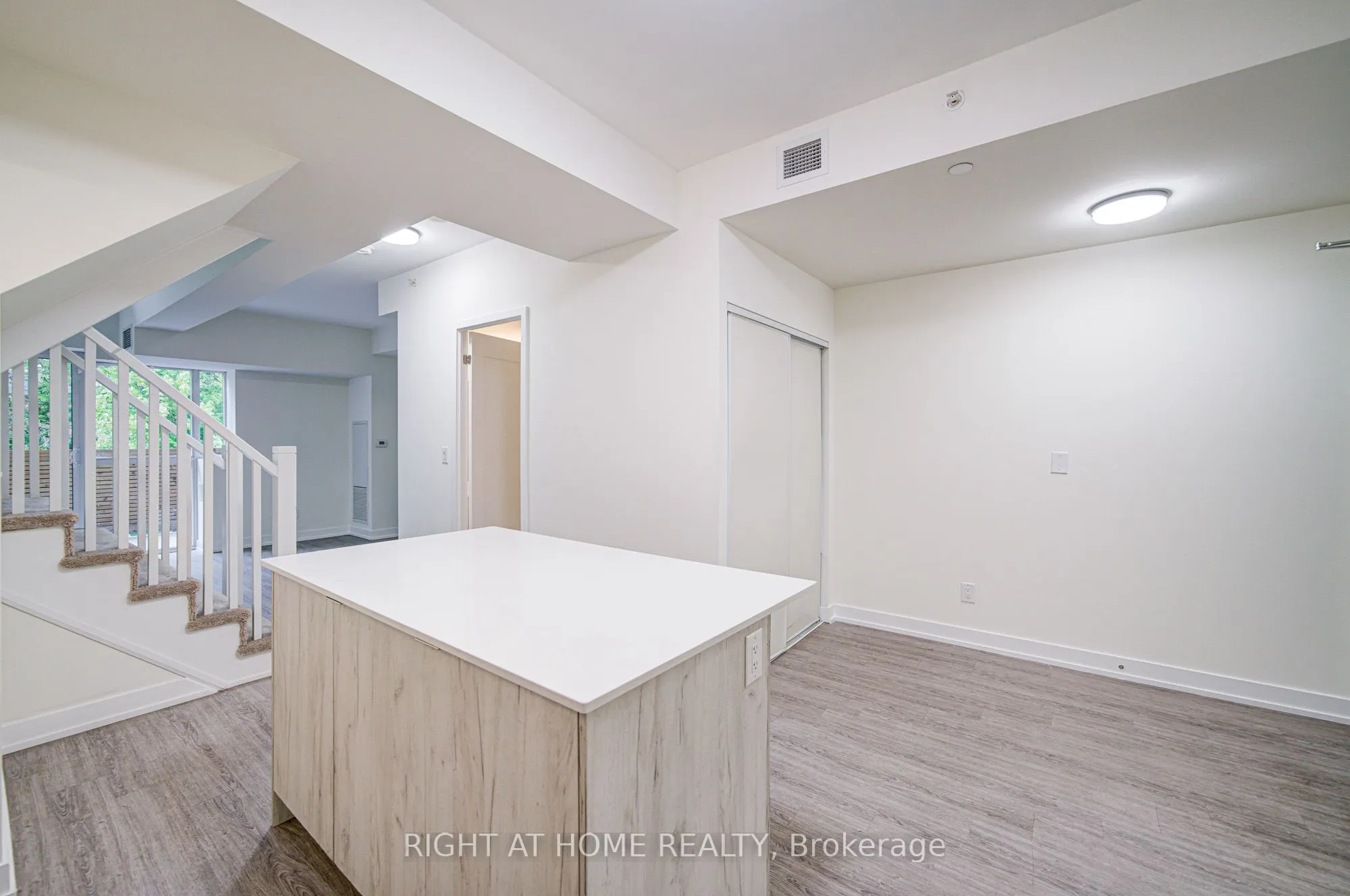 1350 Kingston Road #Th03