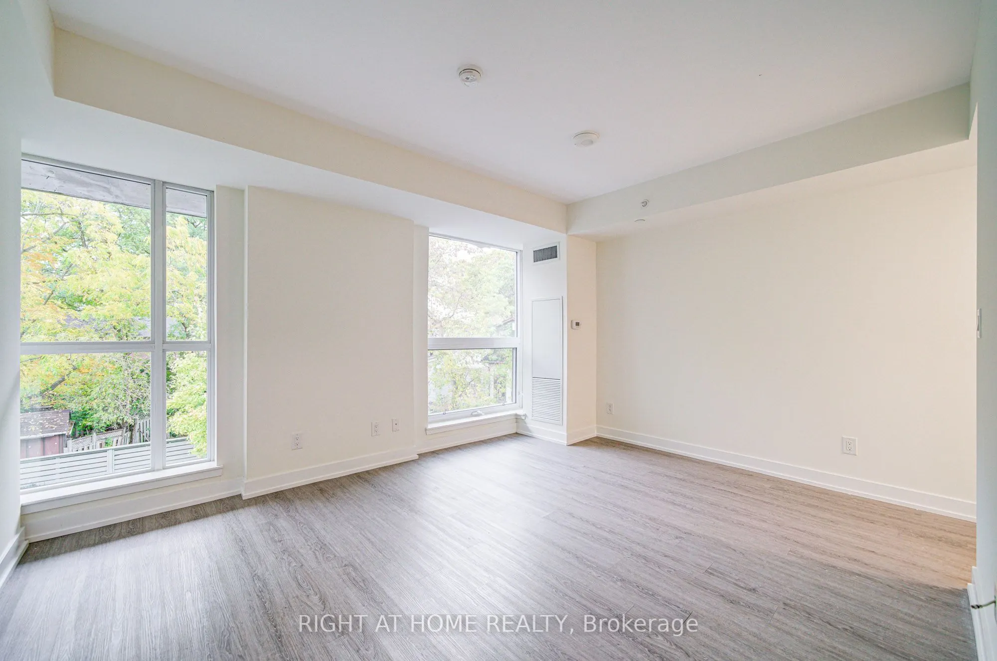 1350 Kingston Road #Th03