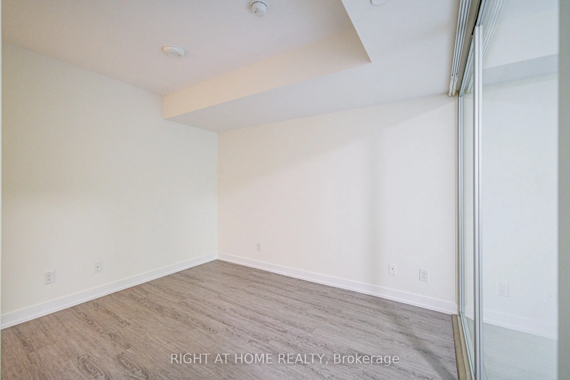 1350 Kingston Road, #Th03