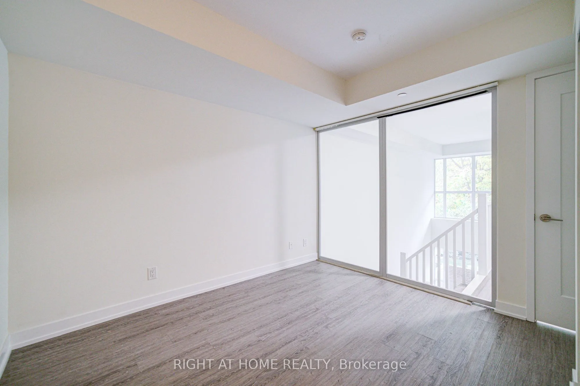 1350 Kingston Road #Th03