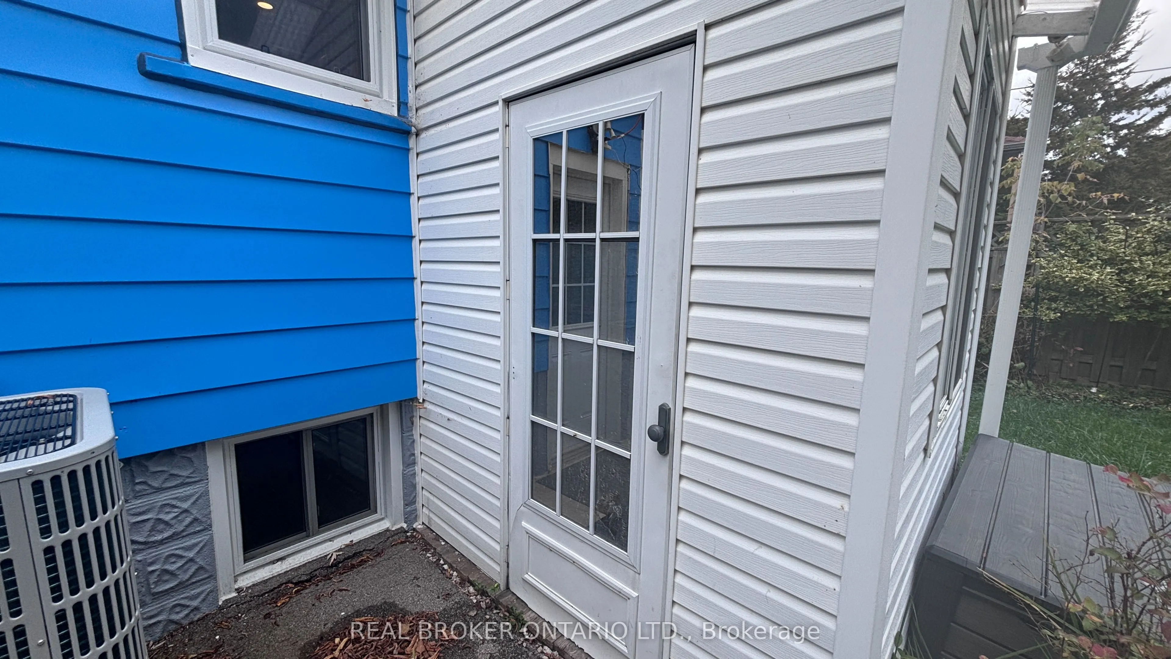 75 Vanbrugh Avenue, #LOWER