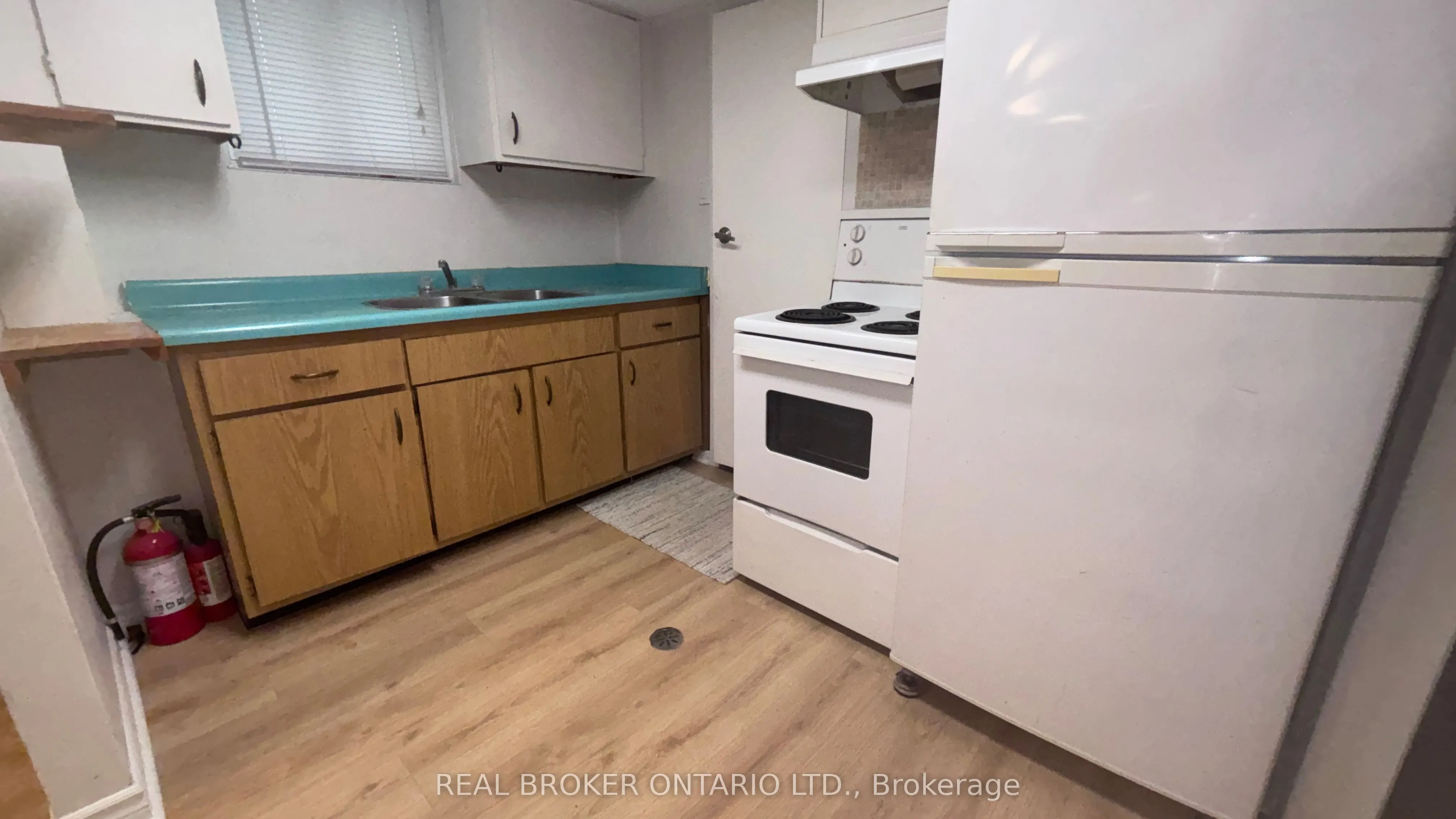 75 Vanbrugh Avenue, #LOWER