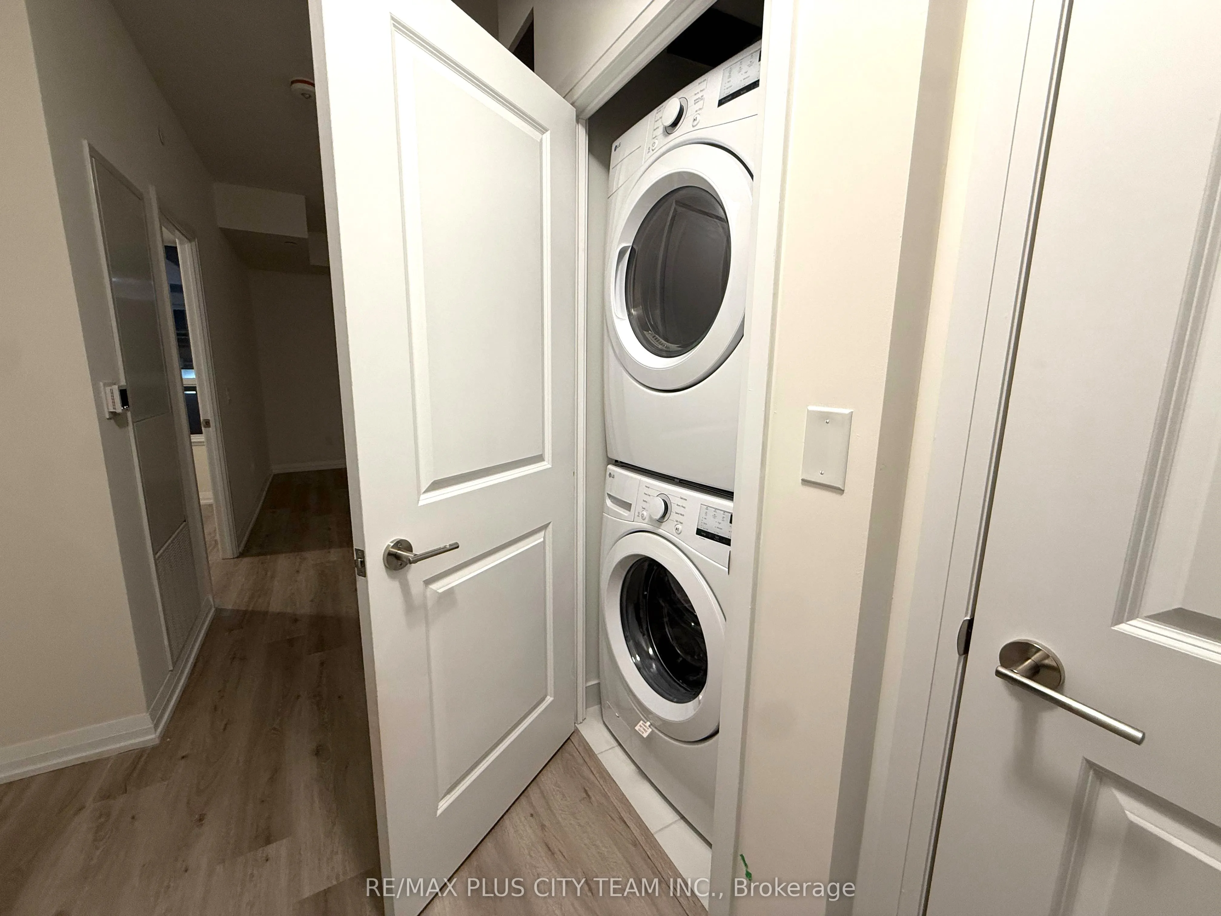 3260 Sheppard Avenue E, #2201