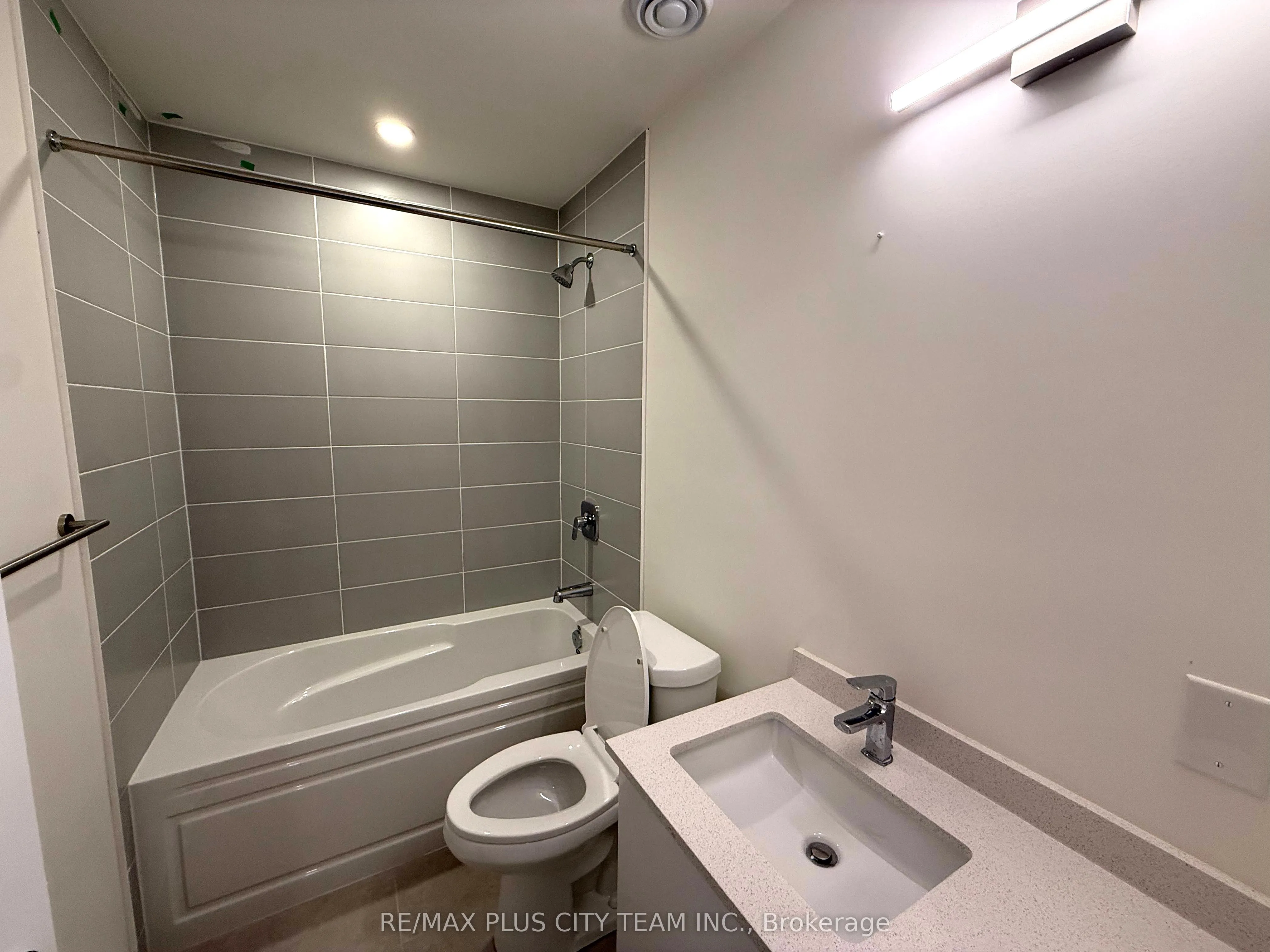 3260 Sheppard Avenue E, #2201