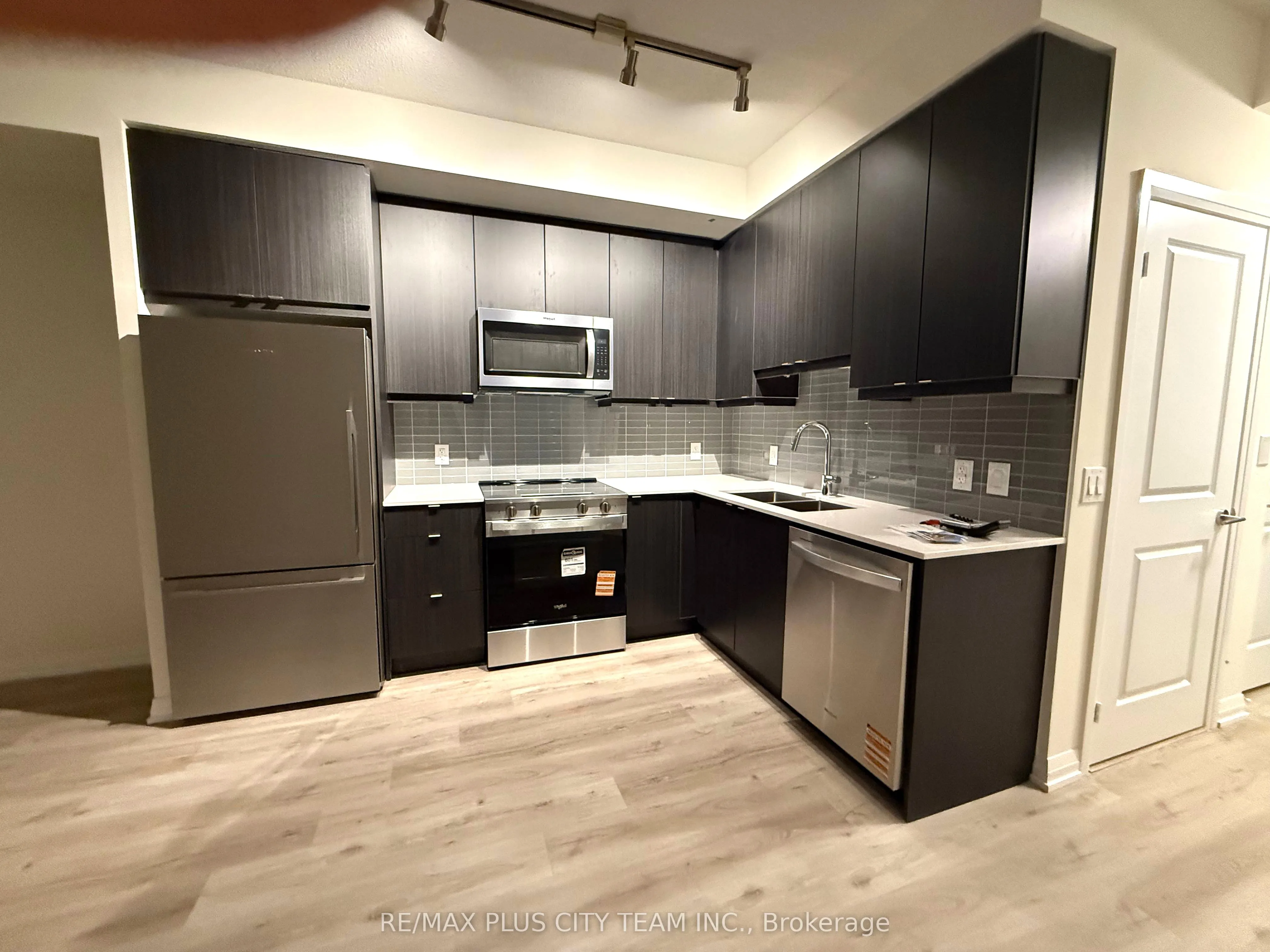 3260 Sheppard Avenue E, #2201