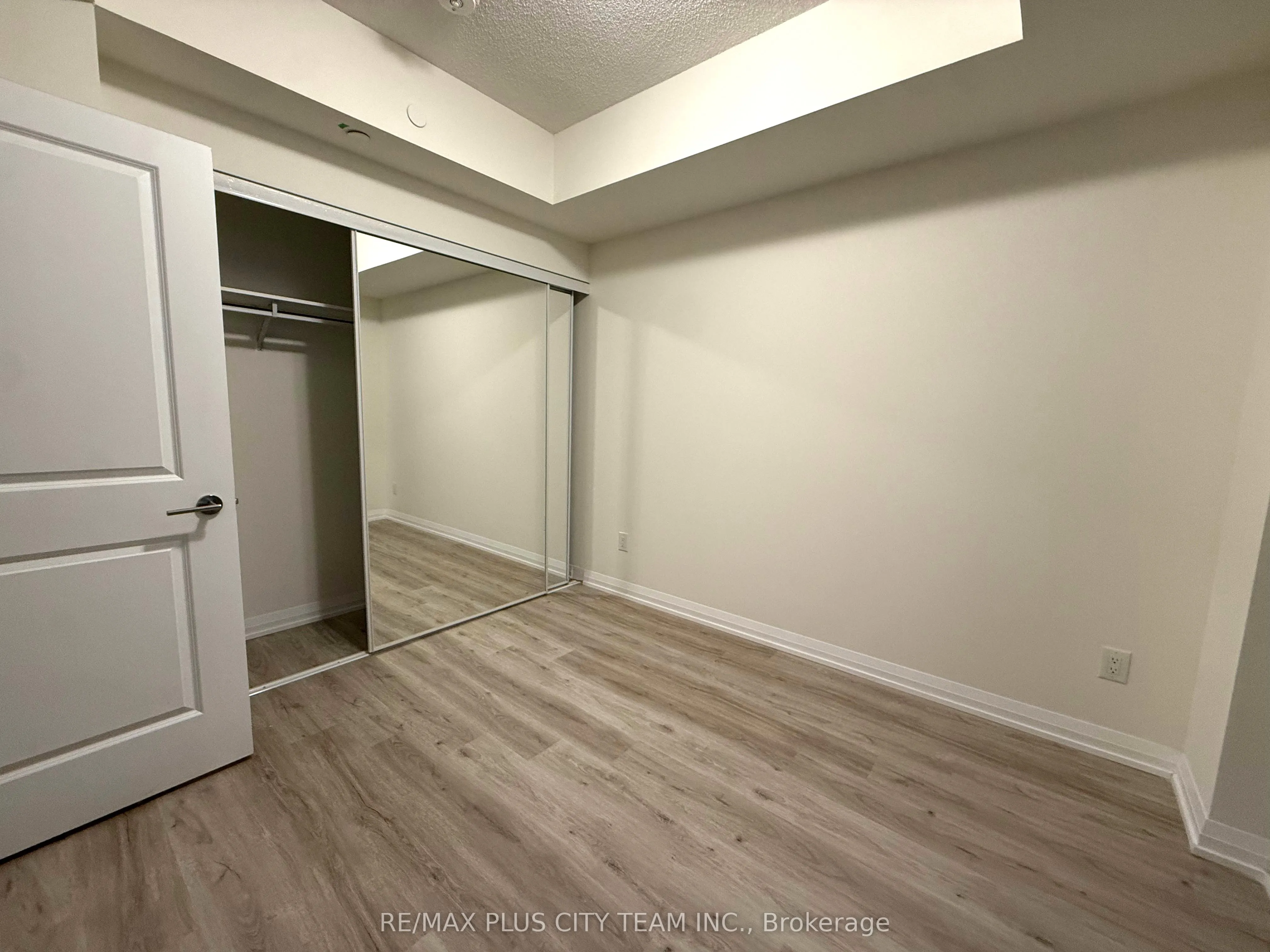 3260 Sheppard Avenue E, #2201