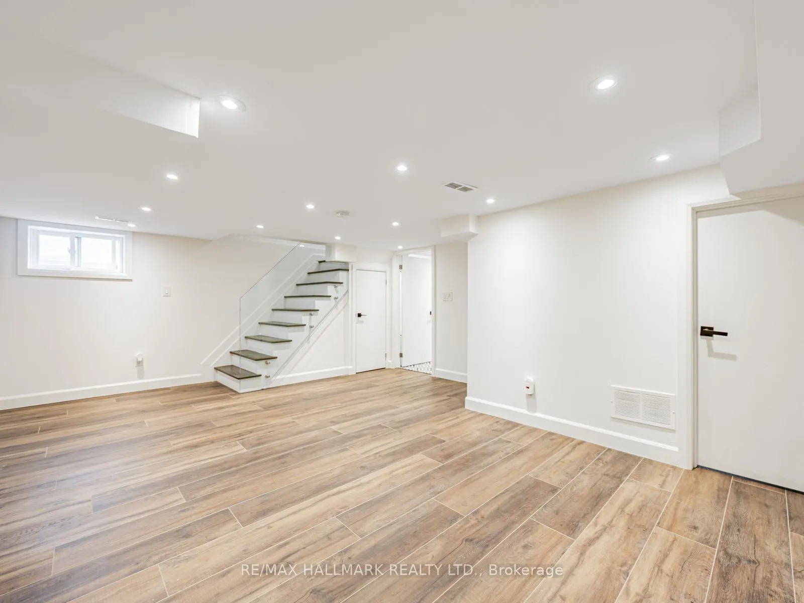 12 Leagrove Crescent