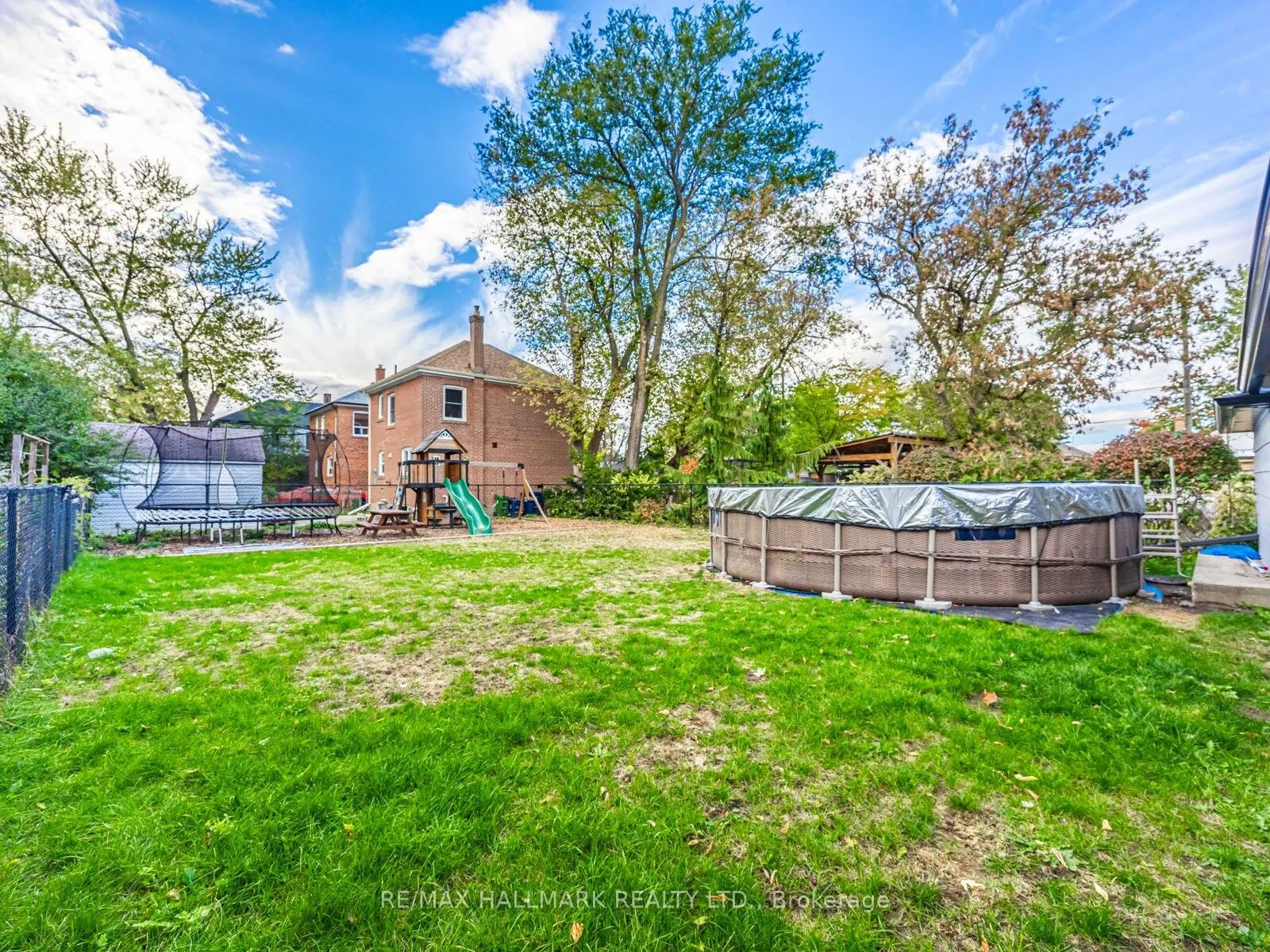 12 Leagrove Crescent