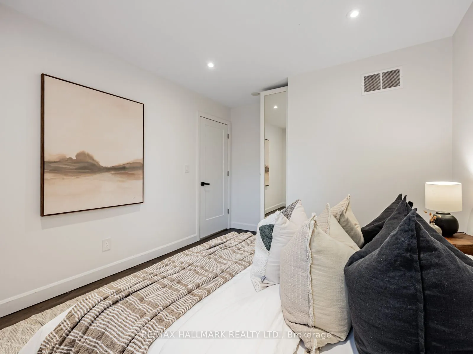 12 Leagrove Crescent