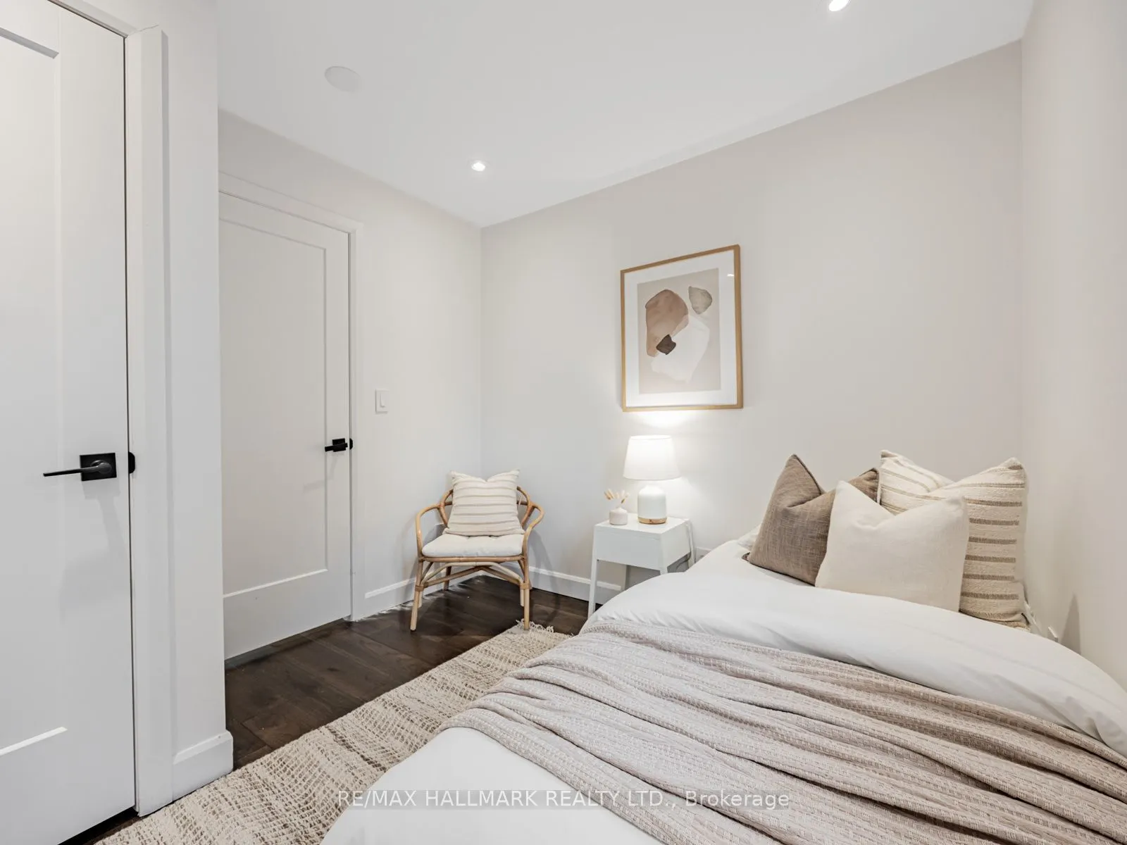 12 Leagrove Crescent