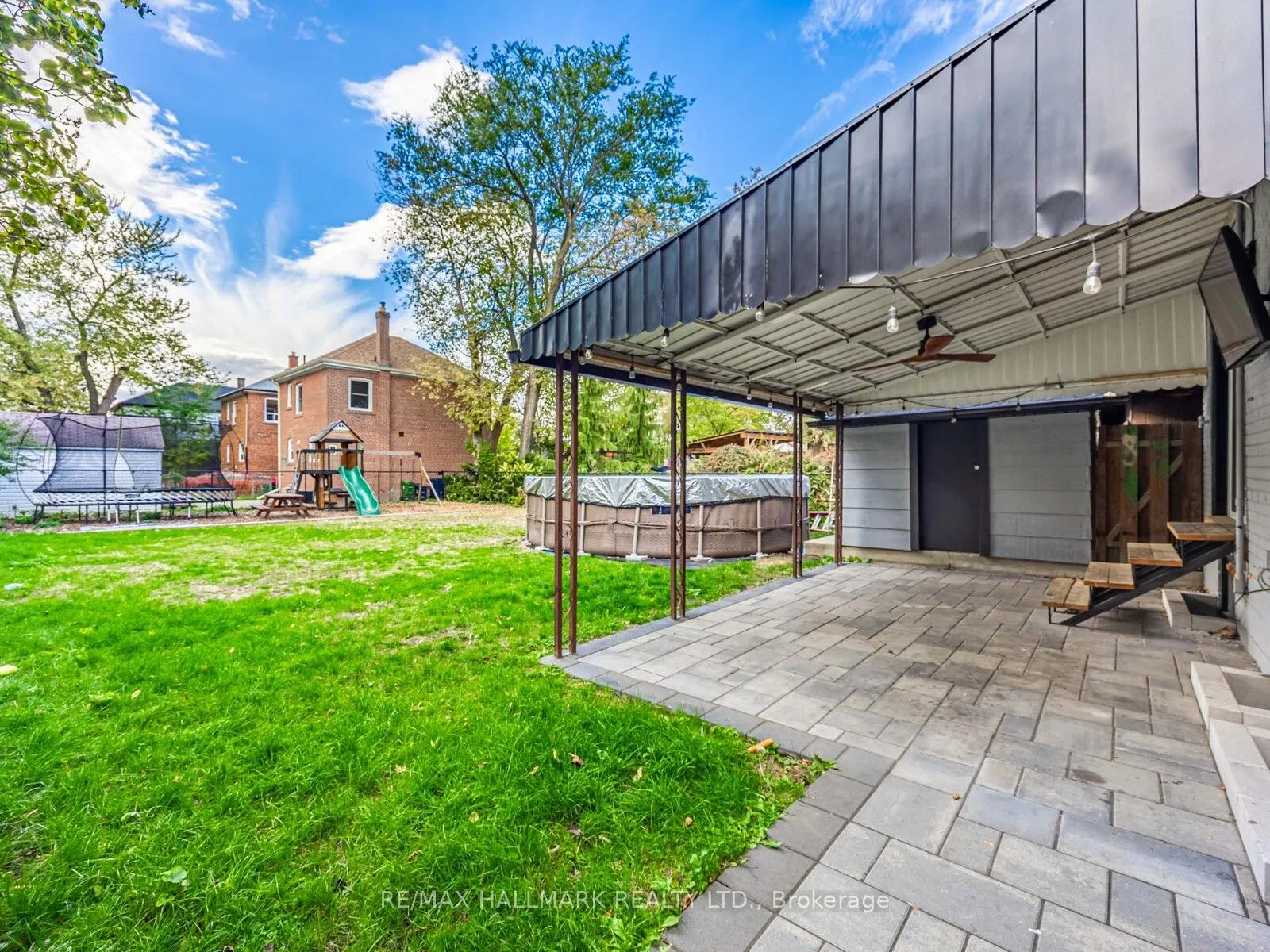 12 Leagrove Crescent