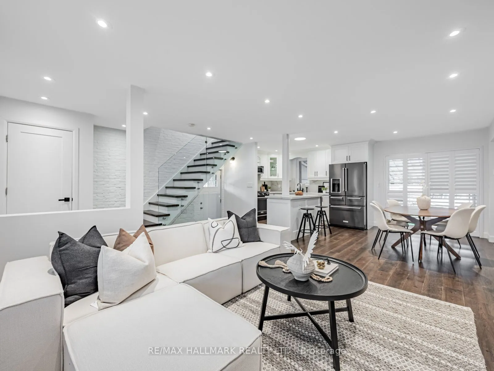 12 Leagrove Crescent