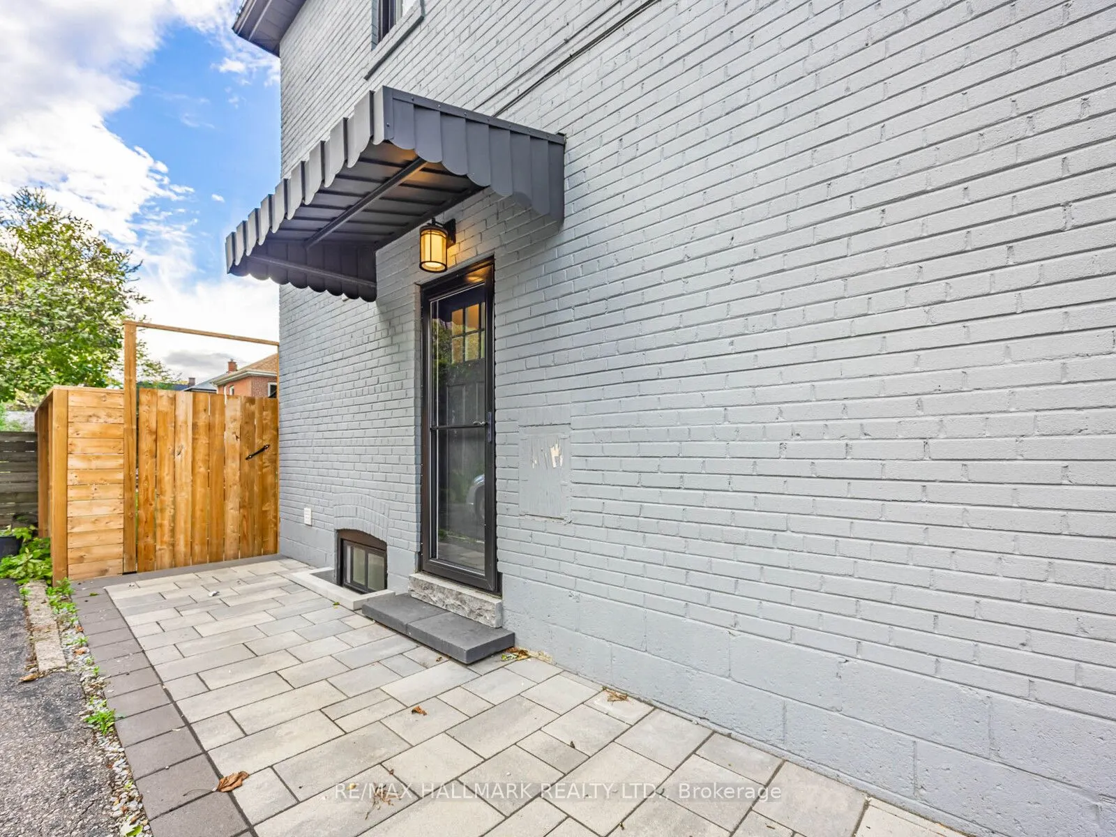 12 Leagrove Crescent