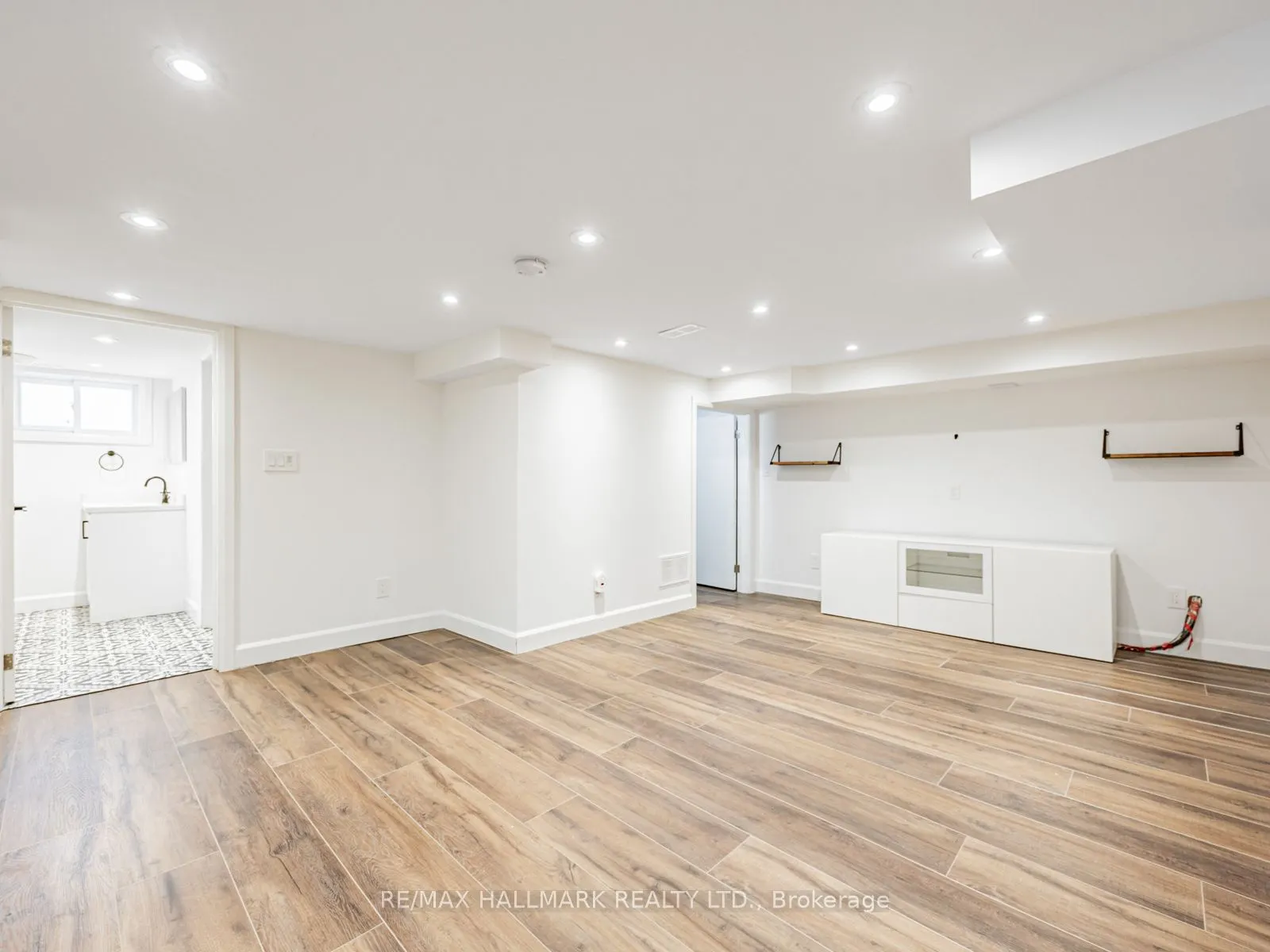 12 Leagrove Crescent