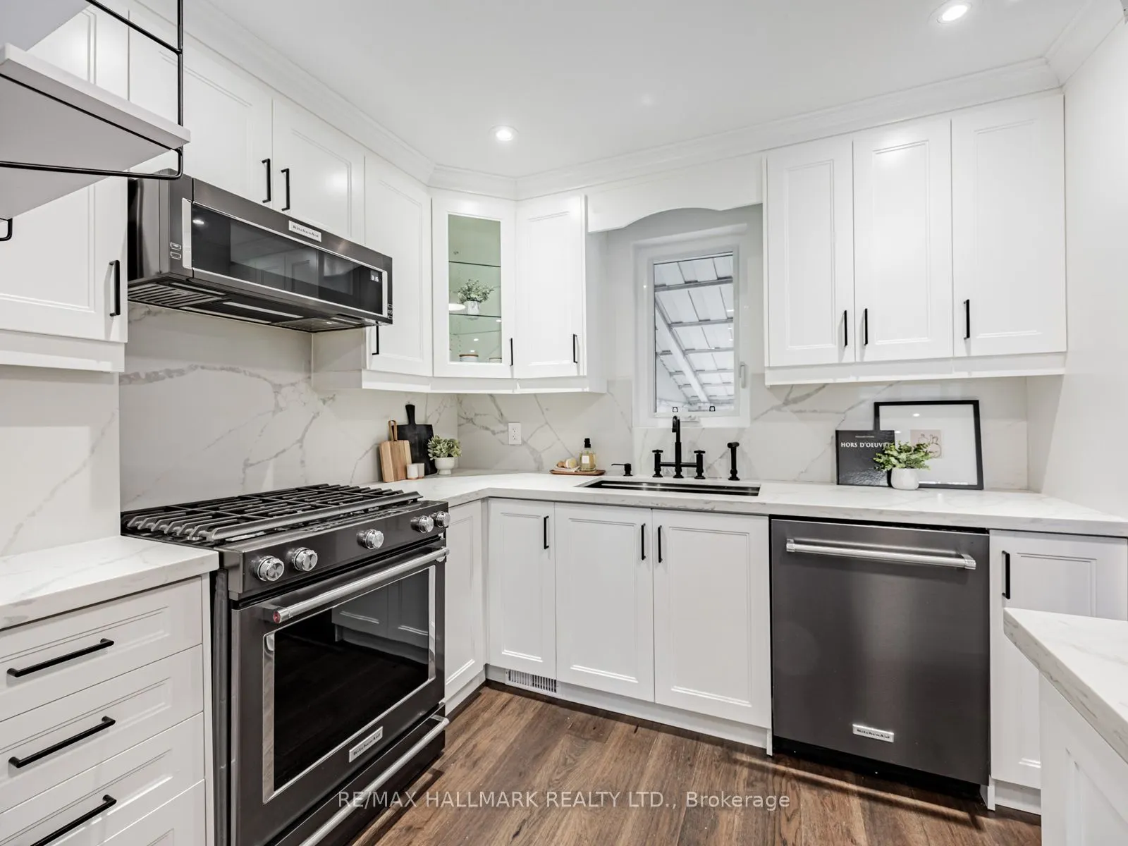 12 Leagrove Crescent