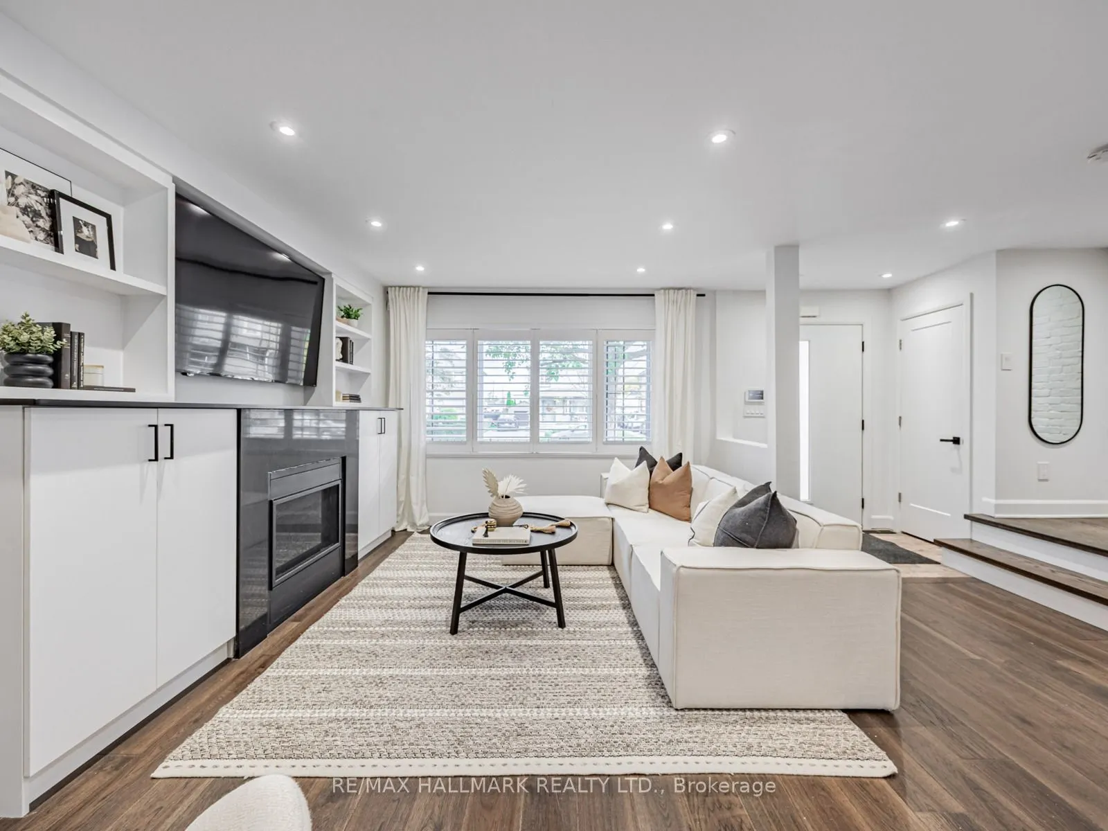 12 Leagrove Crescent