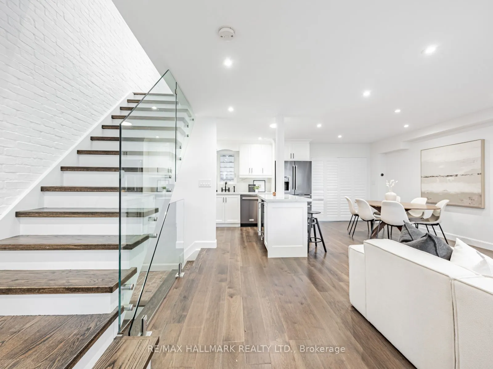 12 Leagrove Crescent