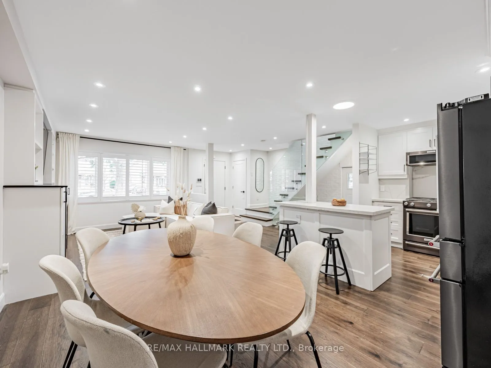 12 Leagrove Crescent